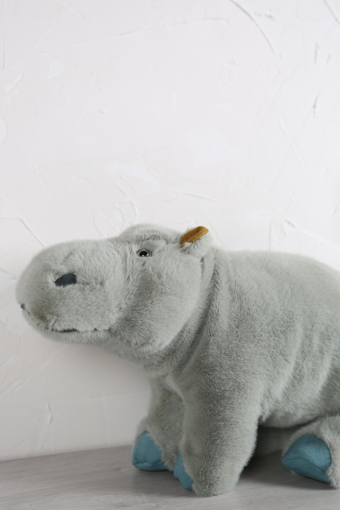 Large hippopotamus - Tout autour du monde