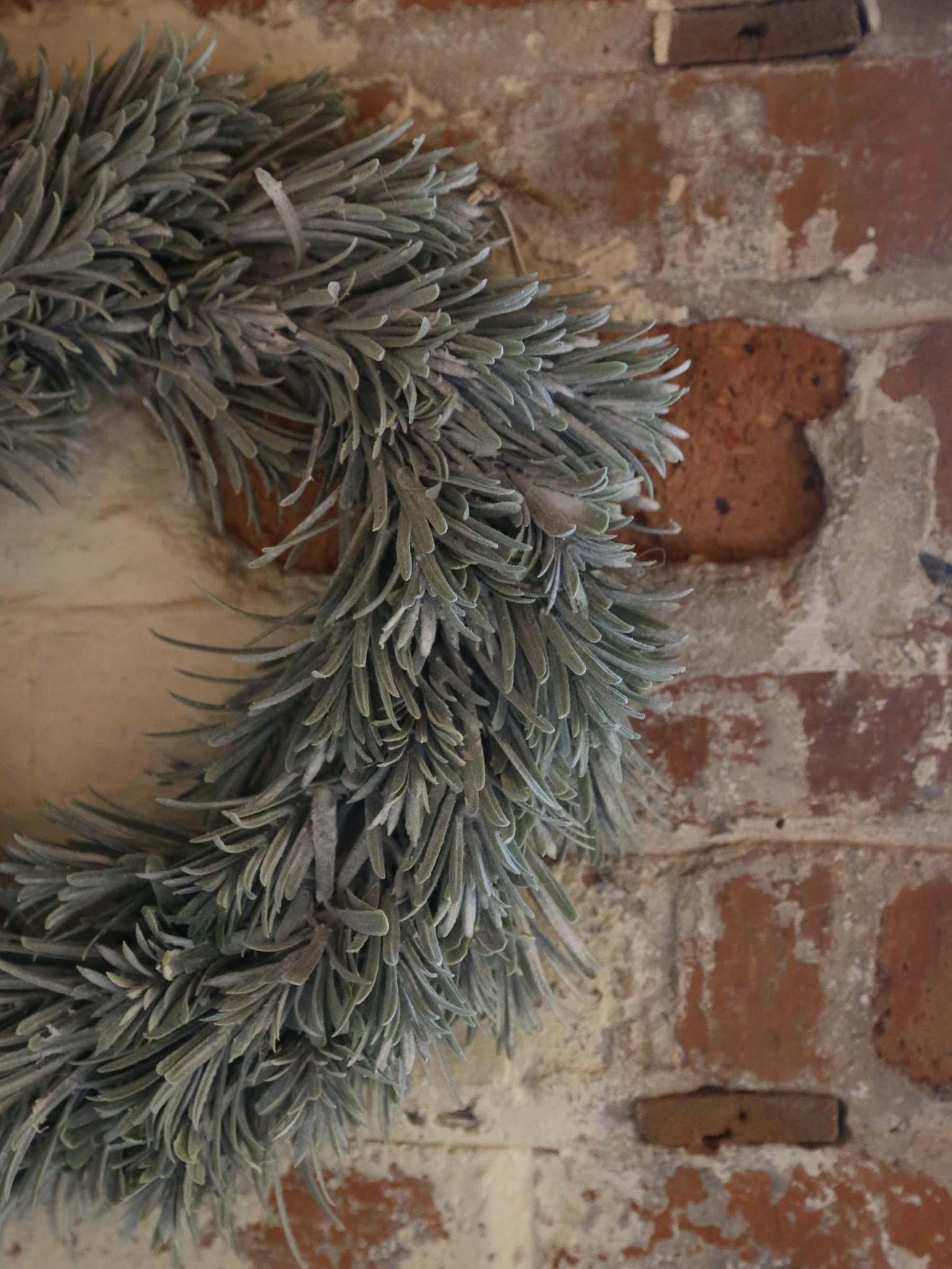 Vintia wreath - 40X40X8 cm - Shaded Green & Off White