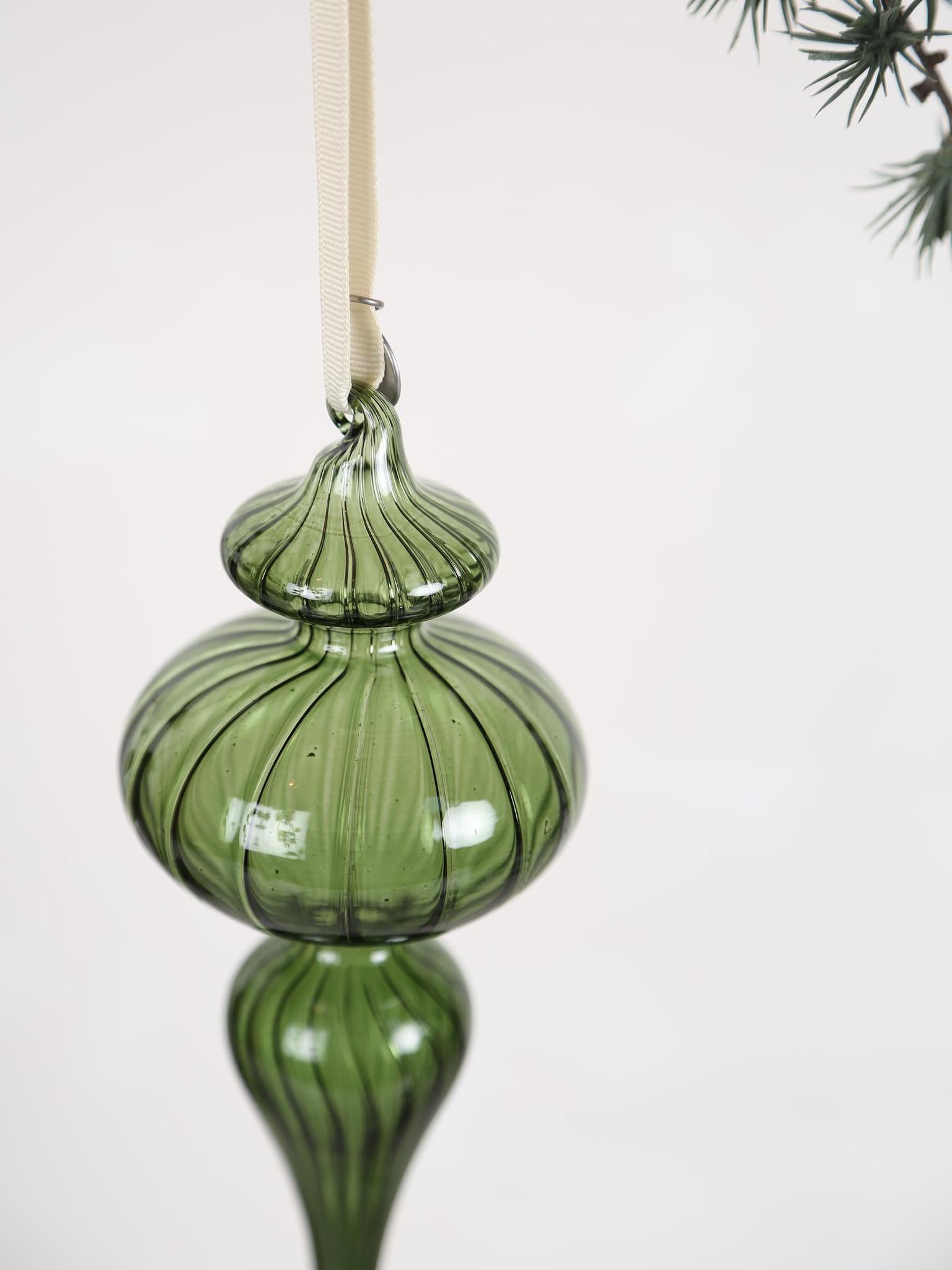 Glosille Pinnacle ornament - Green