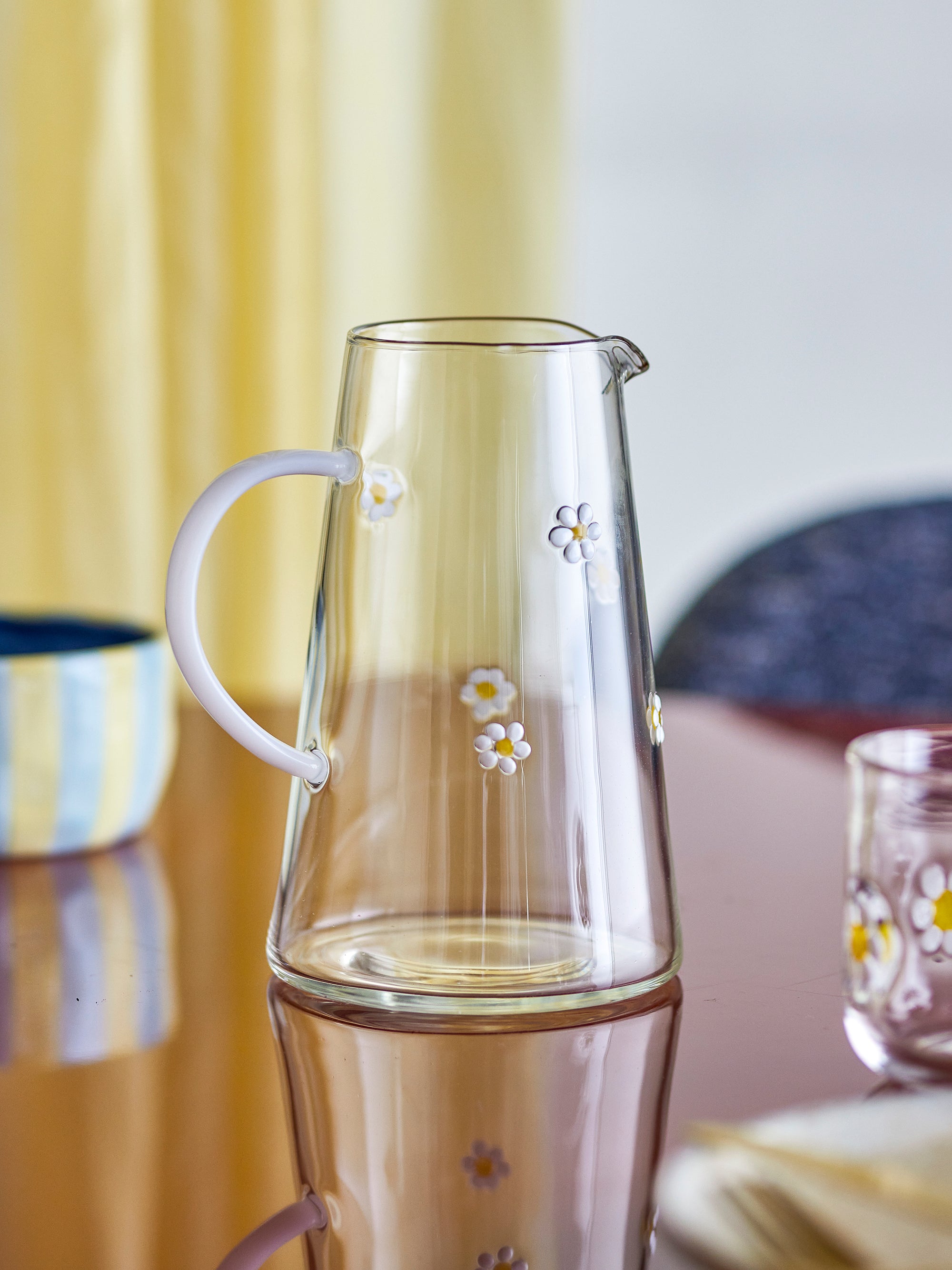 Buzz Jug - Clear Daisy Patterned