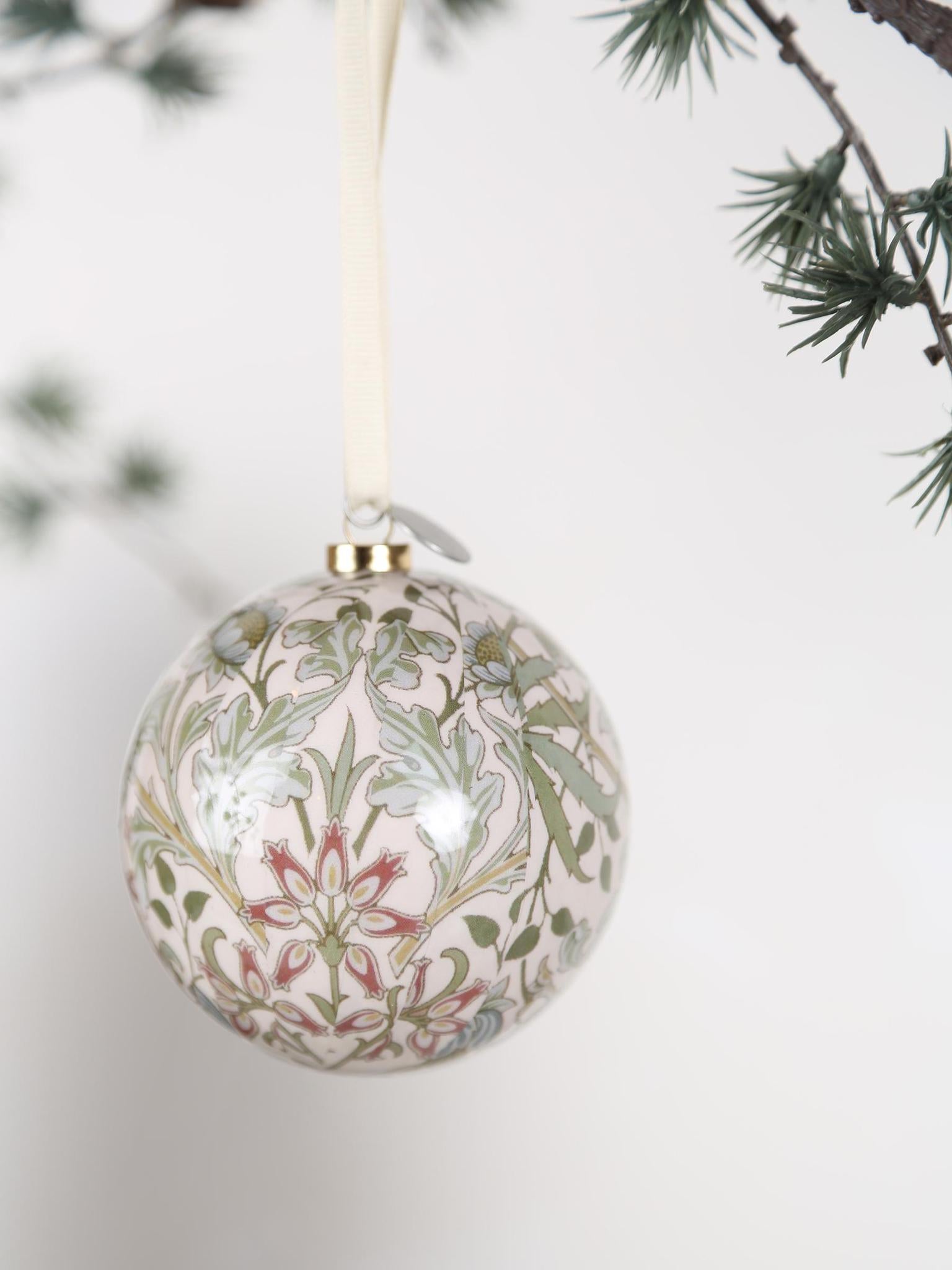 Herle patterned bauble - White