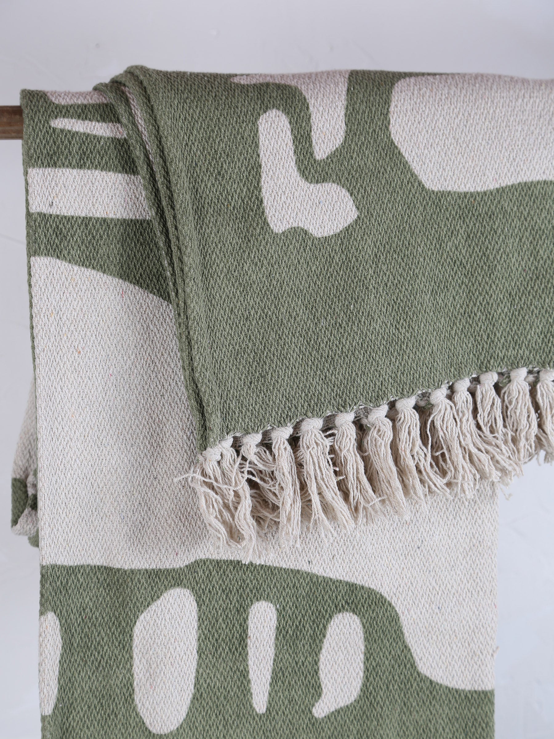 Dalmine Throw - Flowing Print - Recycled Cotton - Warm Green