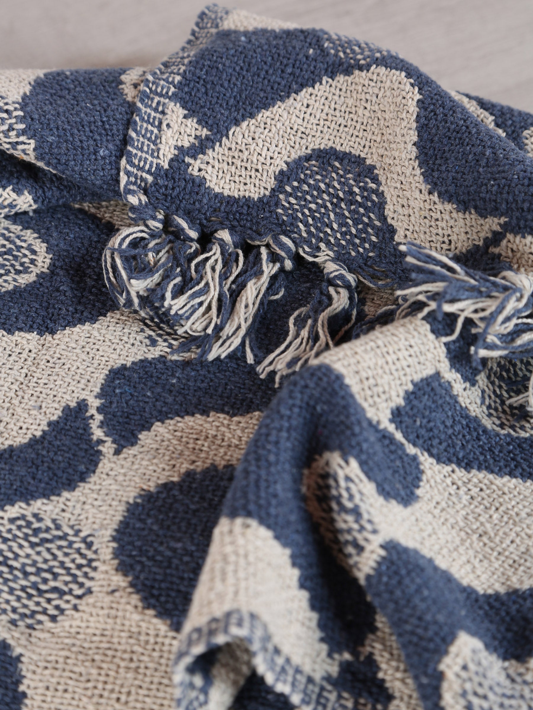 Santena Throw - Flowing Print - Recycled Cotton - Deep Blue, Neutral