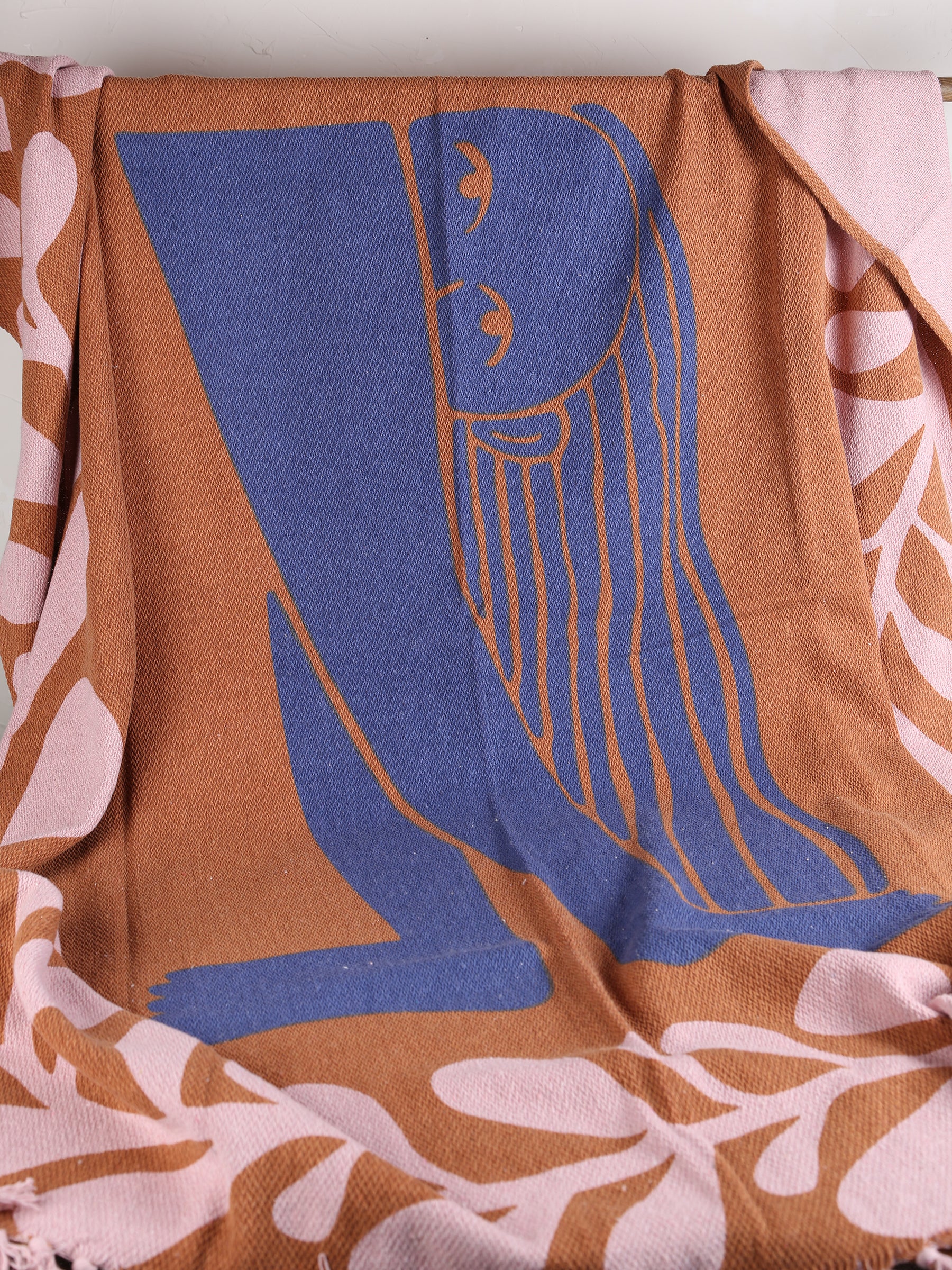 Atle Throw - Recycled Cotton - Swirled Abstract Woman Print