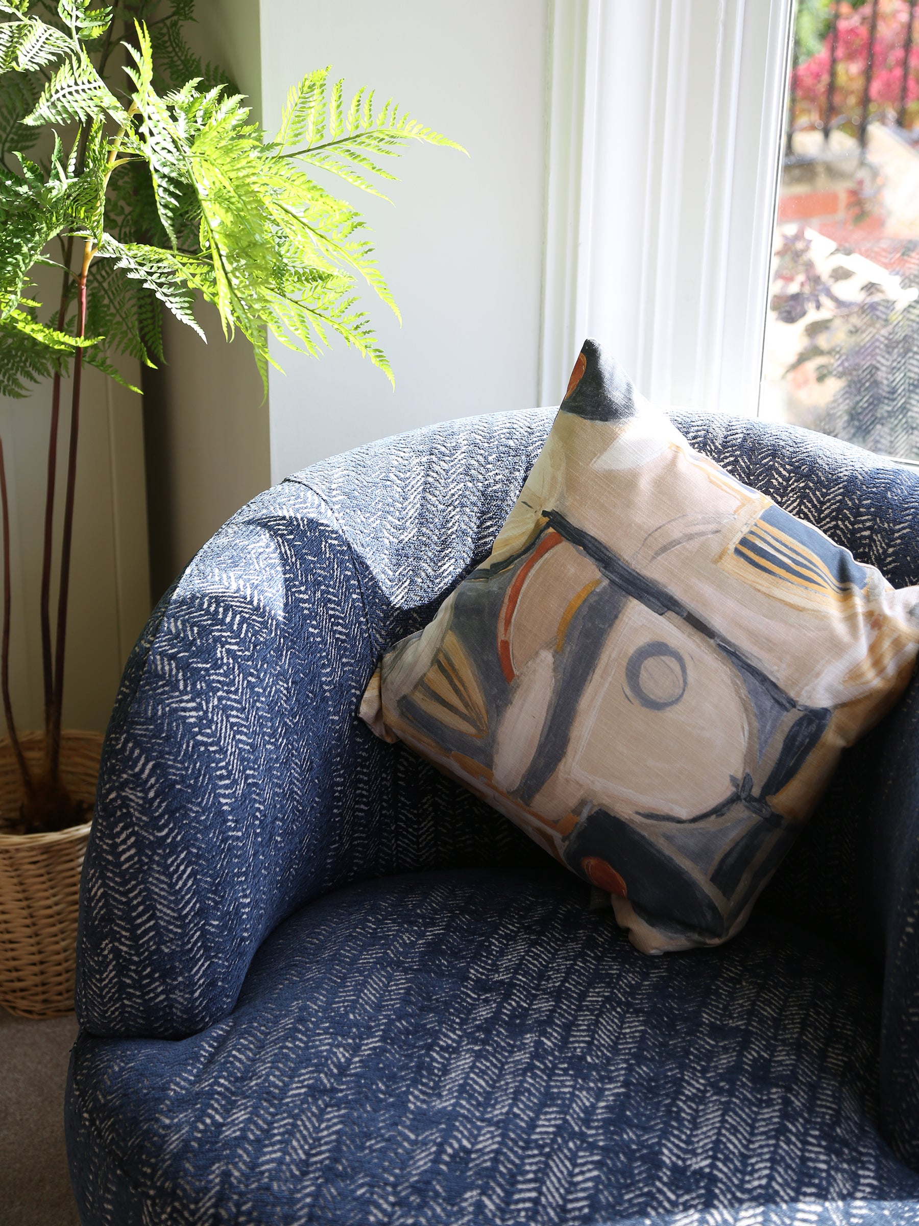 Midnight Curve - Round Upholstered Chair