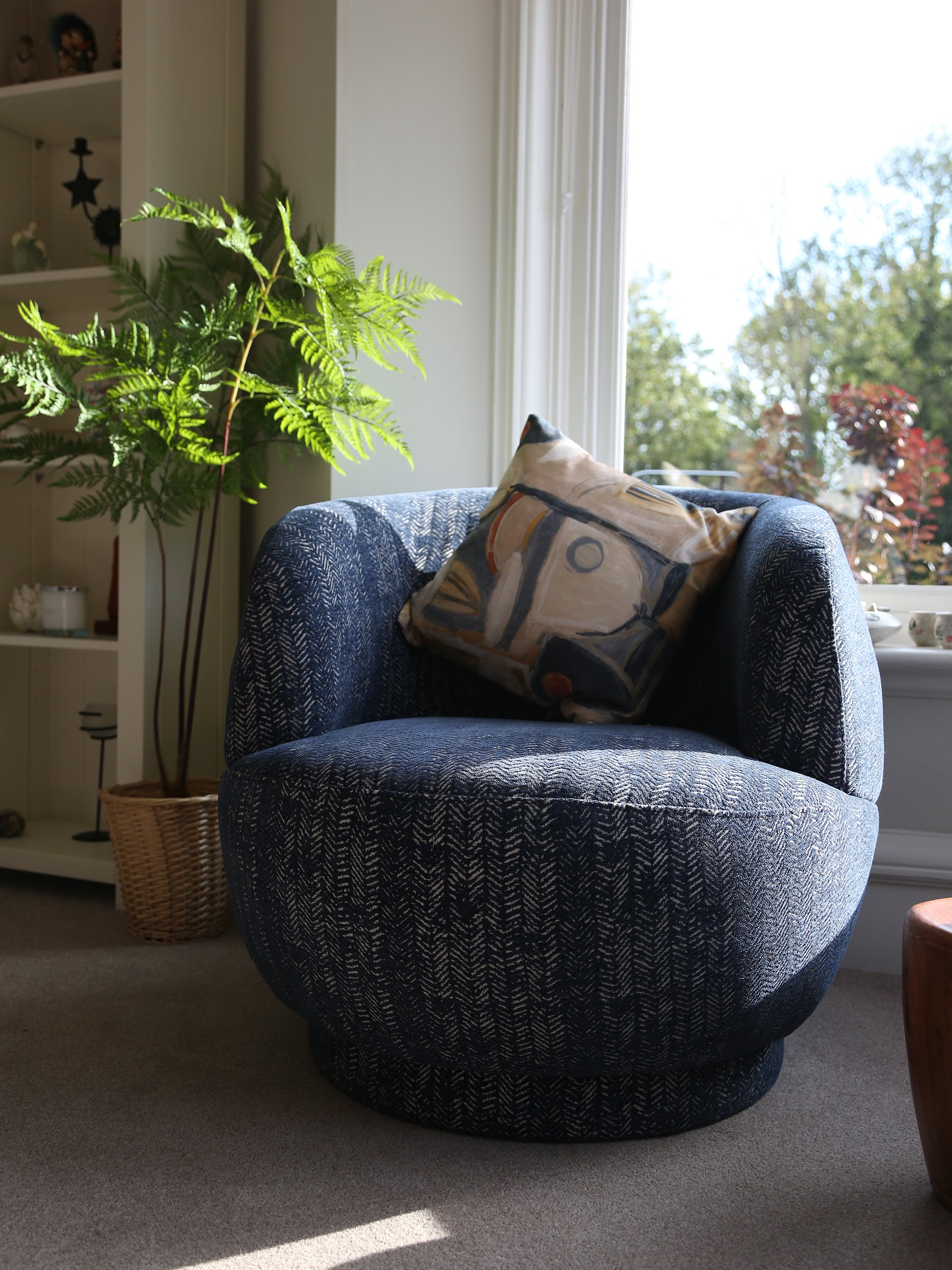 Midnight Curve - Round Upholstered Chair