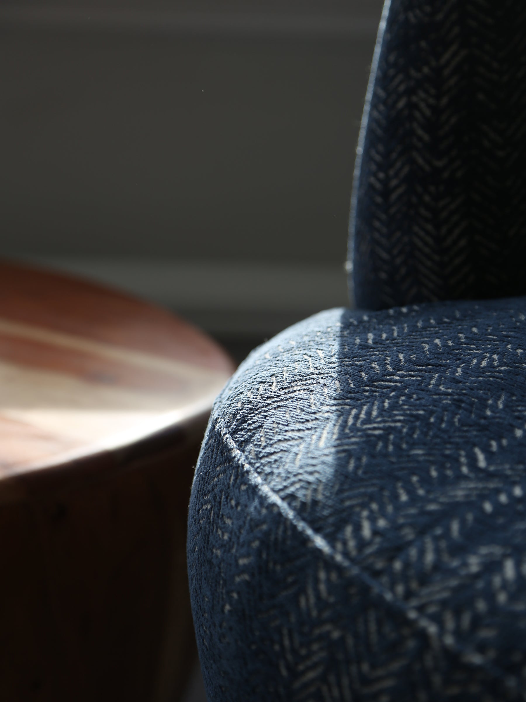 Midnight Curve - Round Upholstered Chair