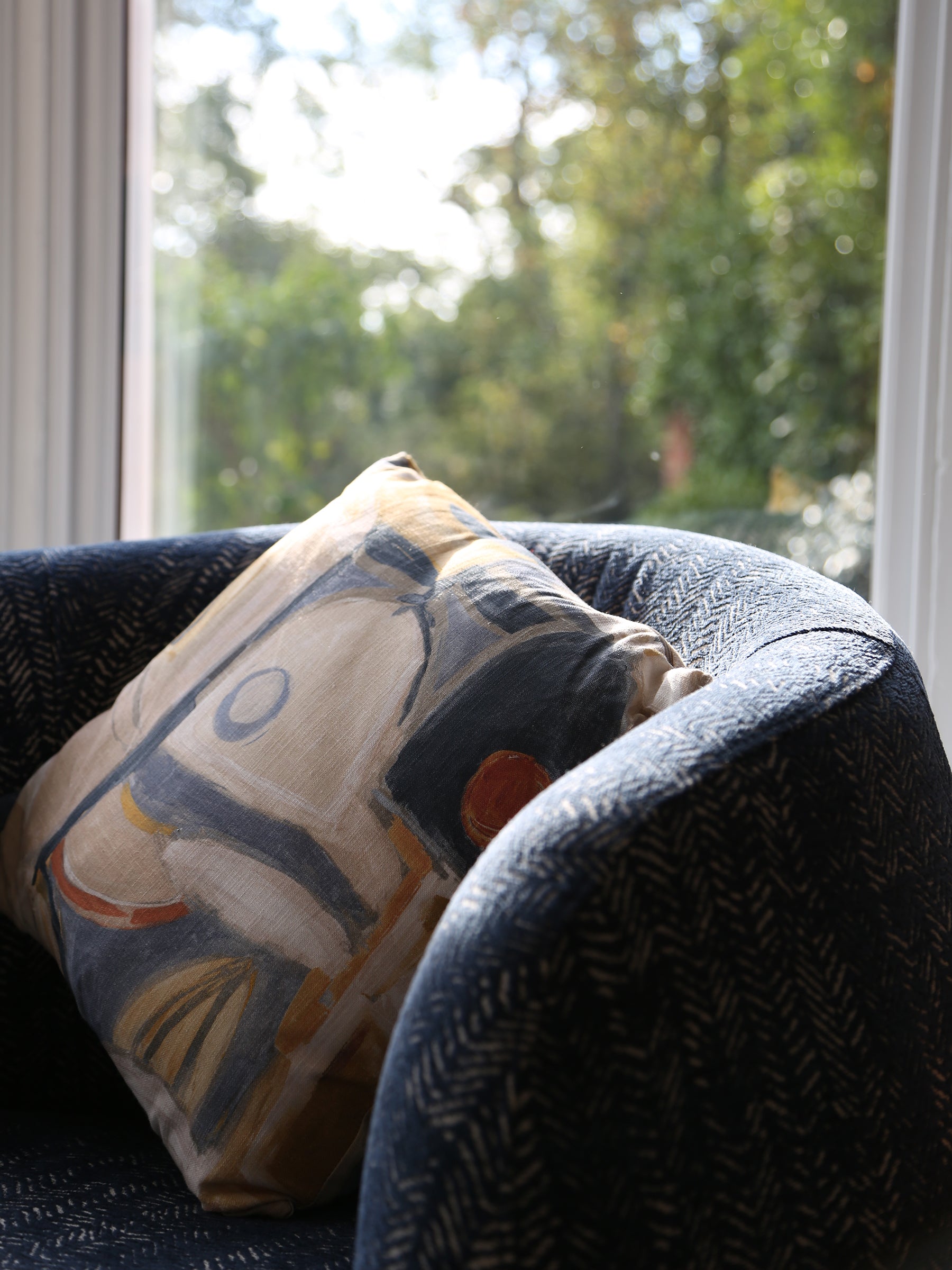Midnight Curve - Round Upholstered Chair