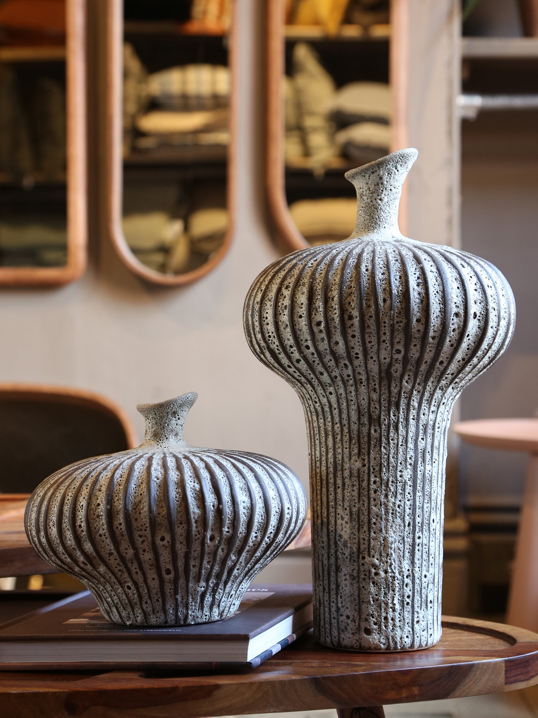 Nevano Ceramic Matte Vase - Dark Brown - 23x22,5x18 cm