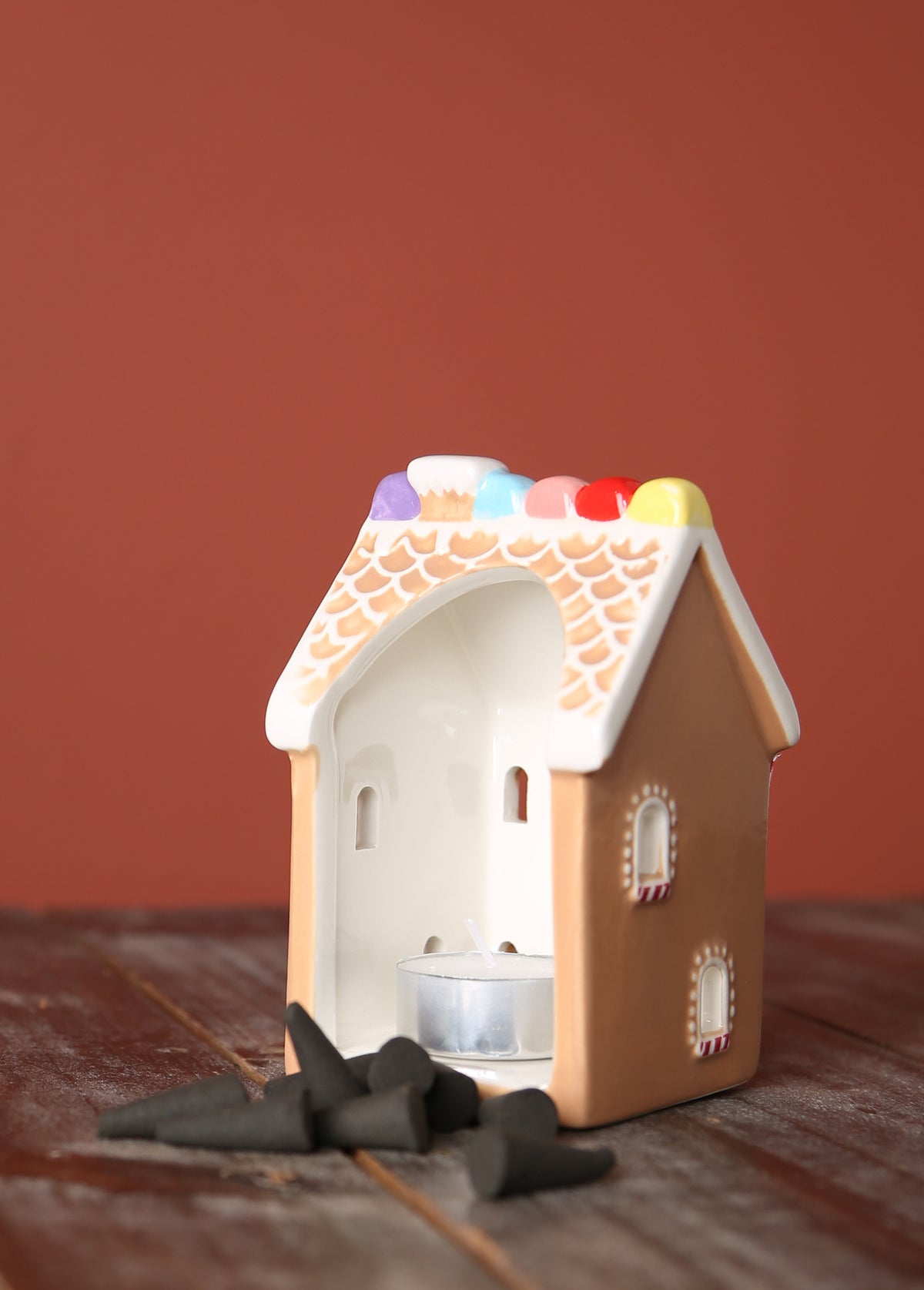 Ceramic Gingerbread House with 20 Incense Cones & 1 Tea Light