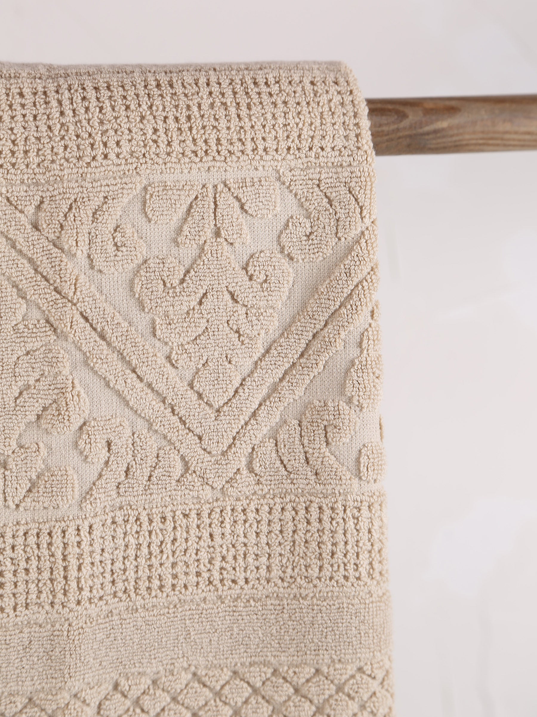 Embossed Jacquard Towel - Lin - 4 Sizes Available