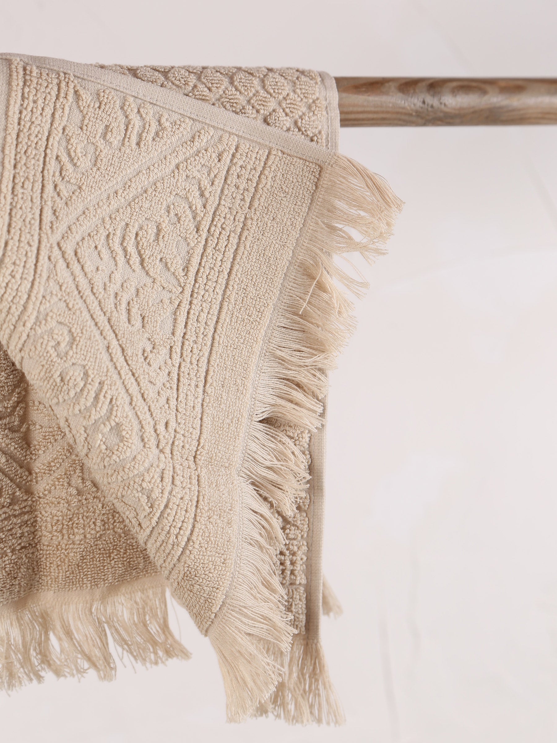 Embossed Jacquard Towel - Lin - 4 Sizes Available