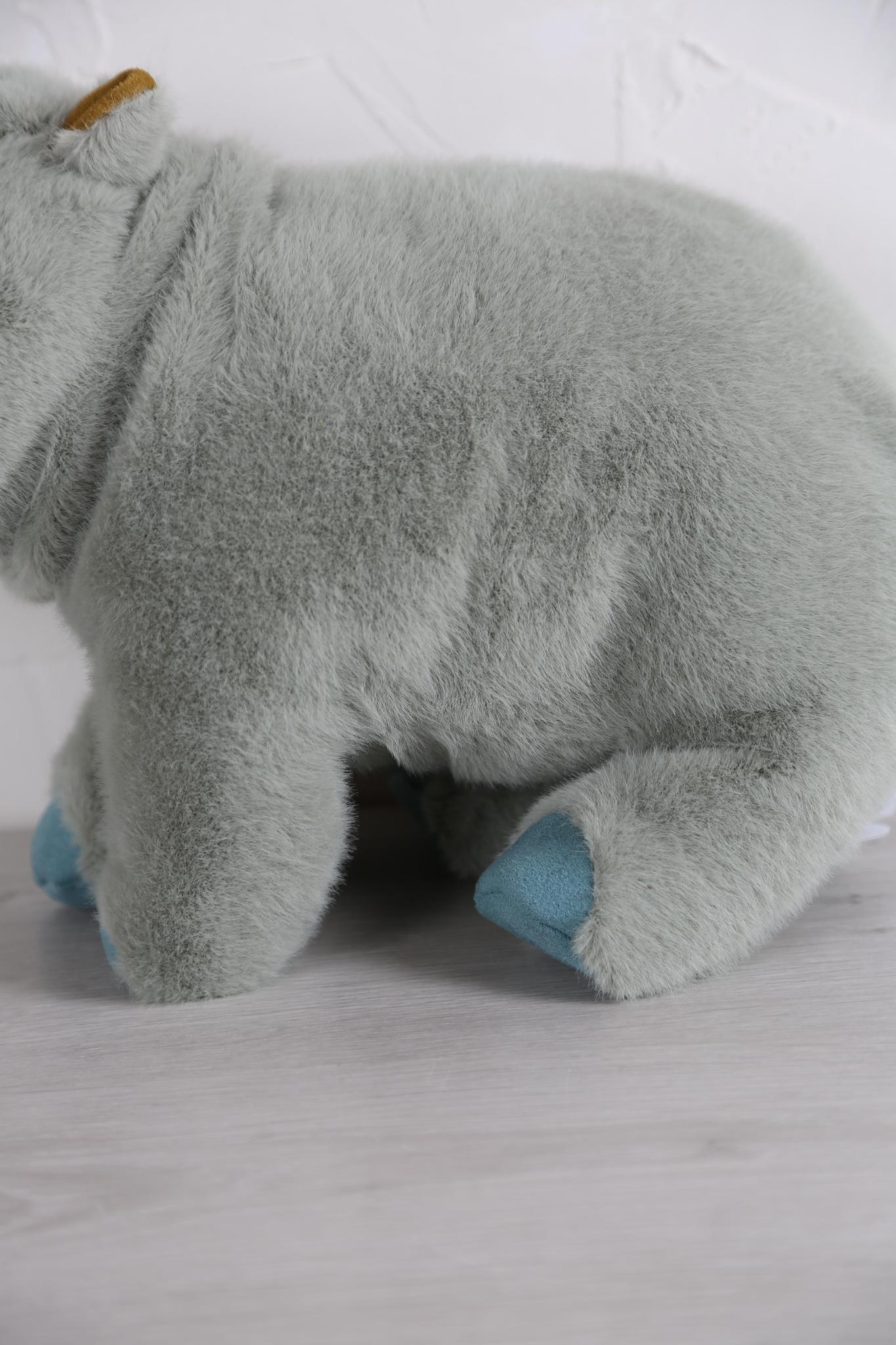 Large hippopotamus - Tout autour du monde