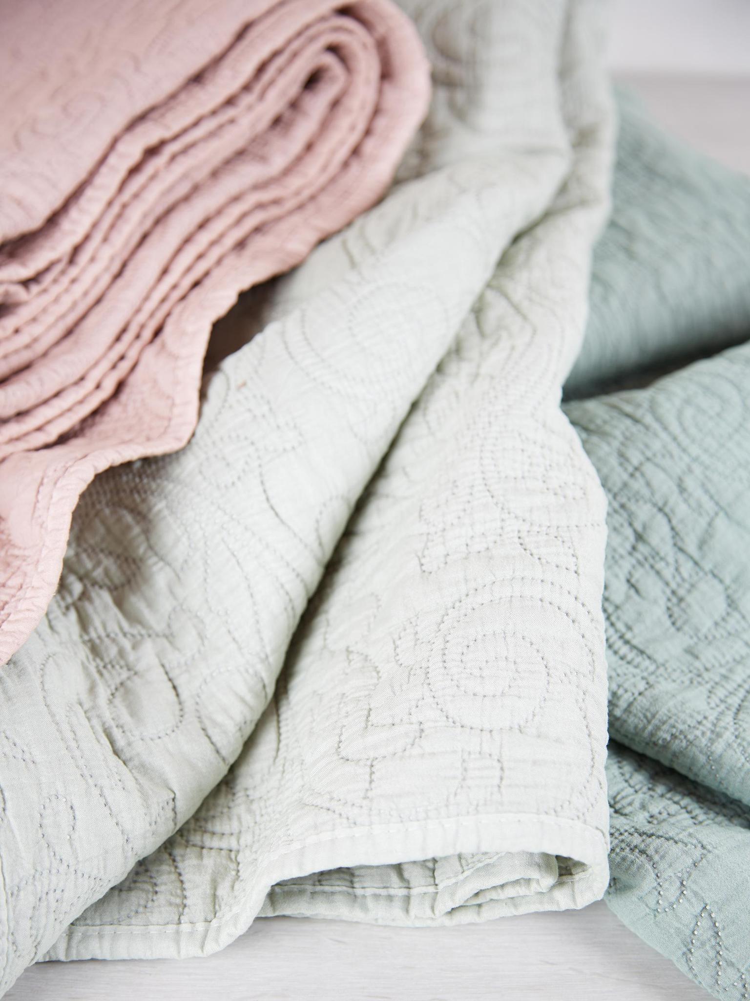 Isabelle Quilted Throw - Rose