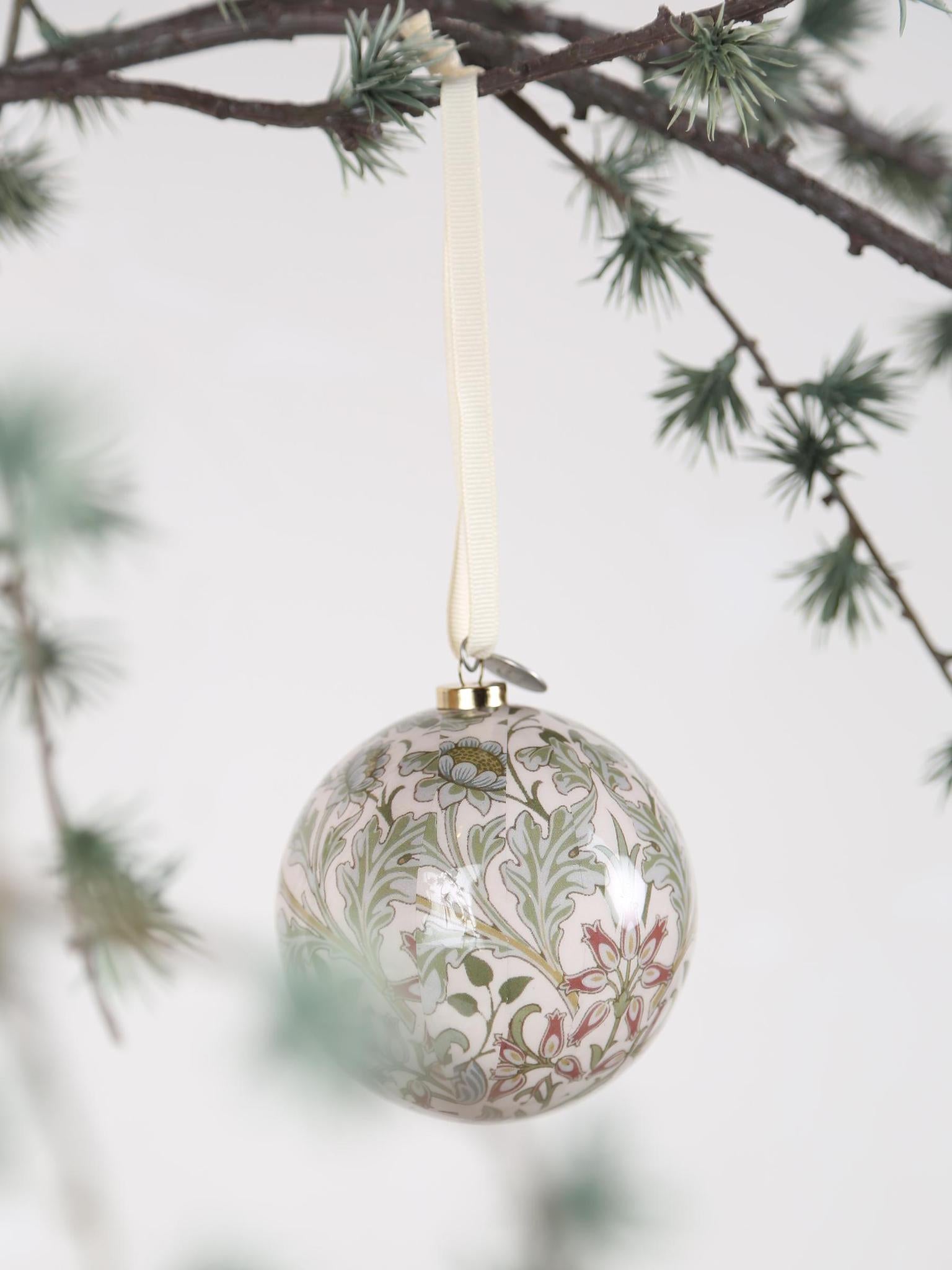 Herle patterned bauble - White