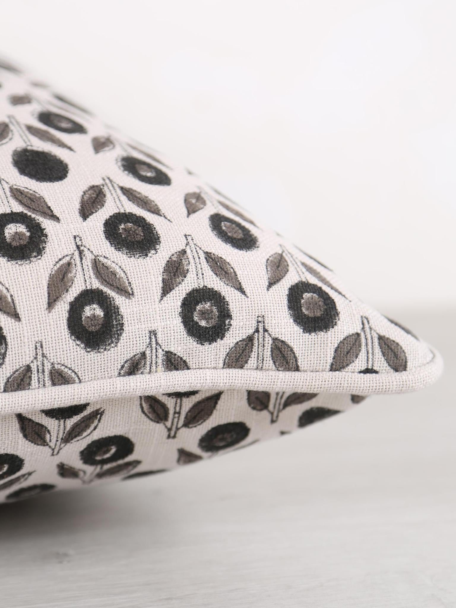 Efilia Patterned cushion Off White & Sage Hues