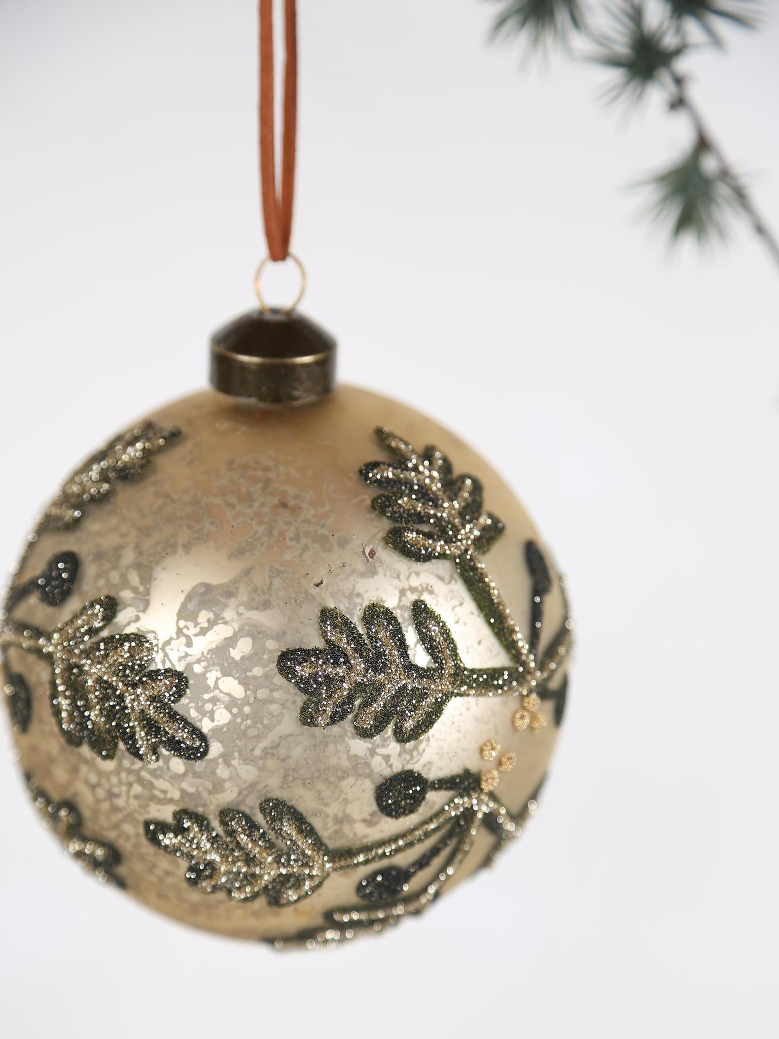 GOLD GREEN LEAF BAUBLE