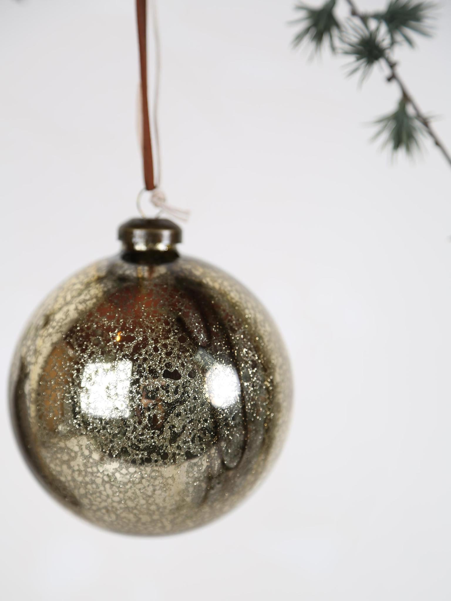 Nosille bauble - Silver & Gold