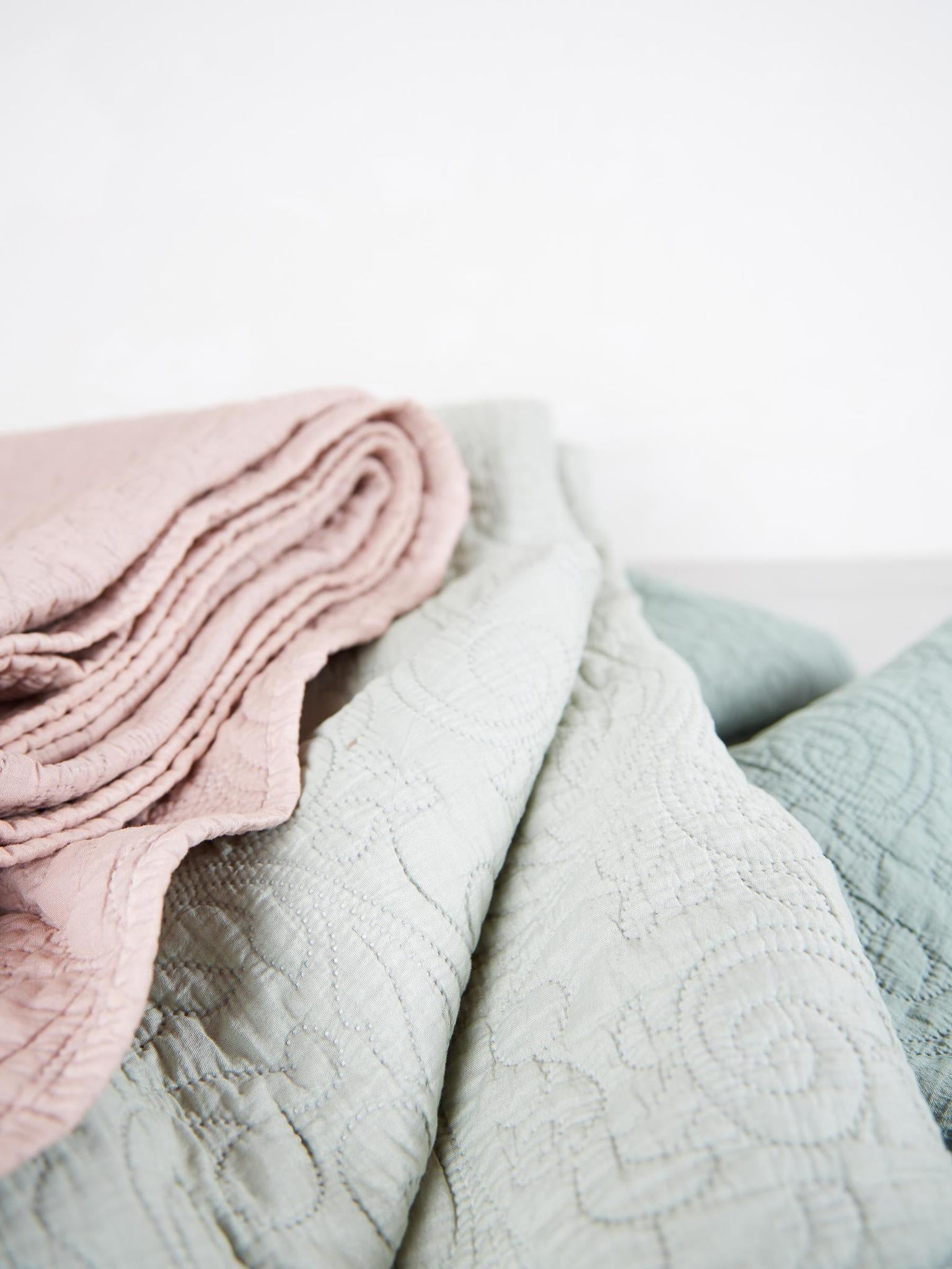 Isabelle Quilted Throw - Rose