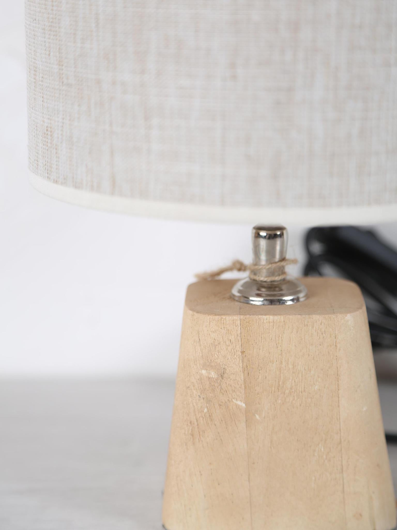 KARDAN Wooden natural Lamp - Wooden Base - Linen Shade