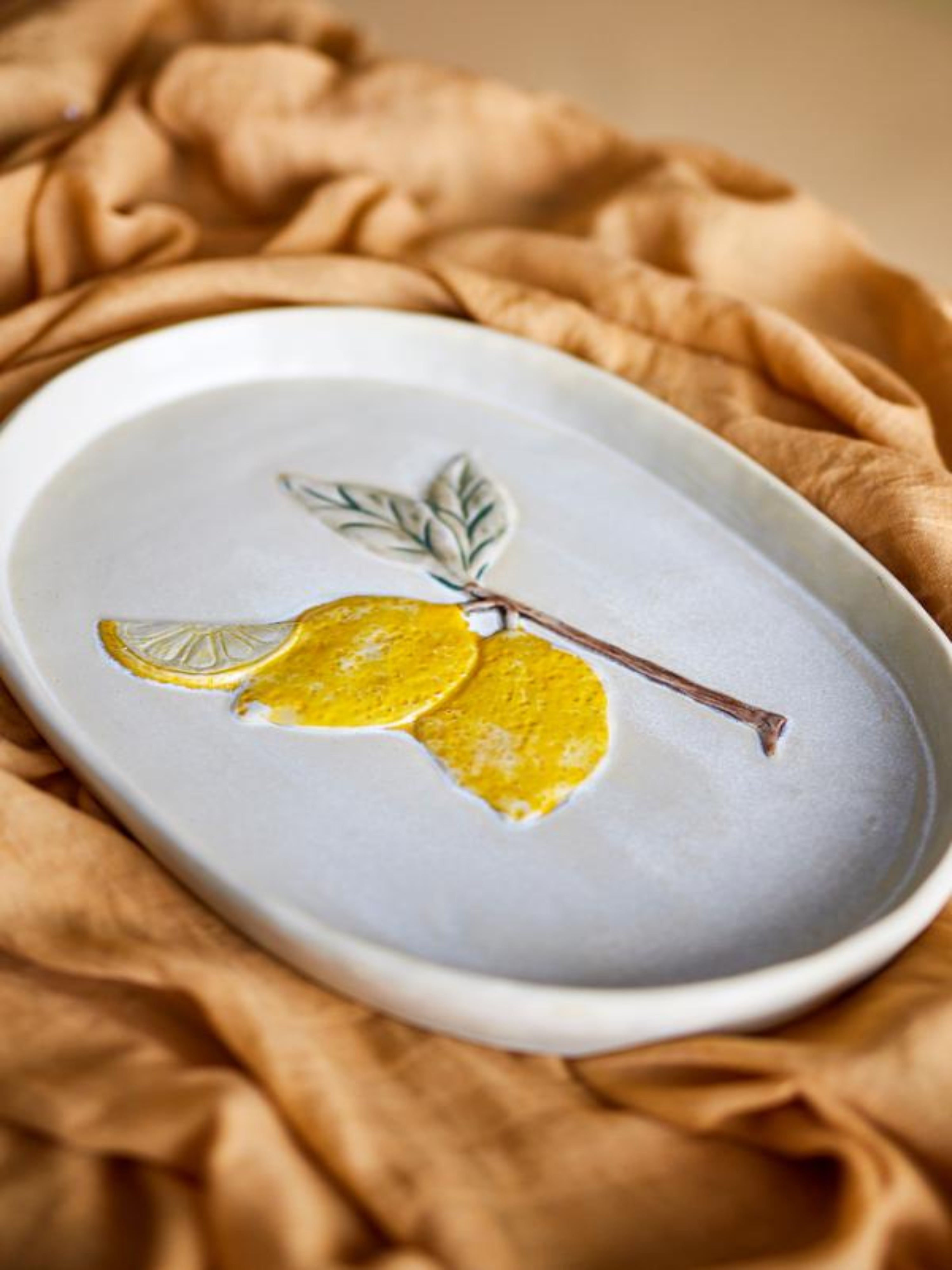 Hadden Serving Plate - Lemon - Stoneware