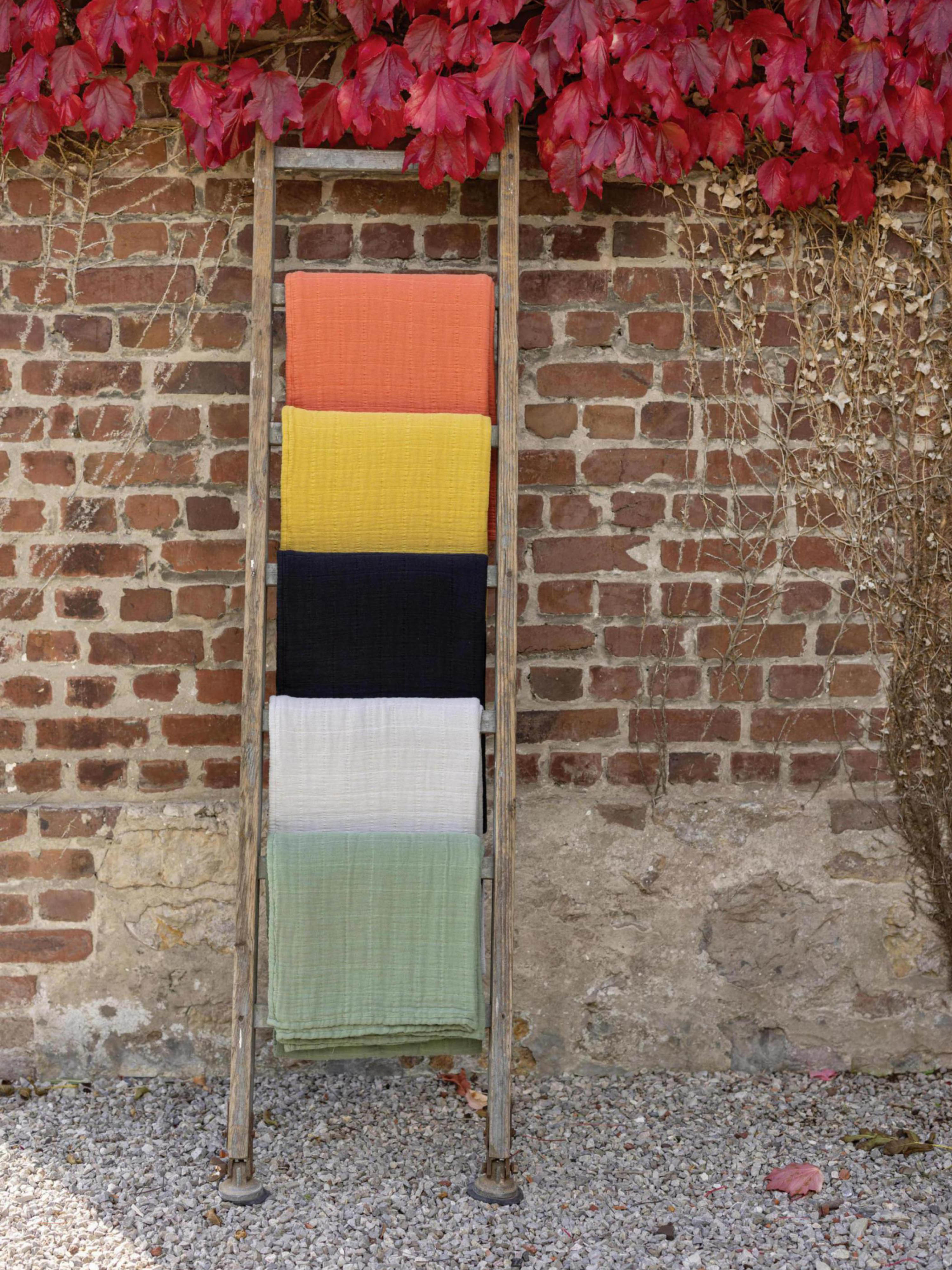 Lisa Recycled Stonewashed Throw - Black