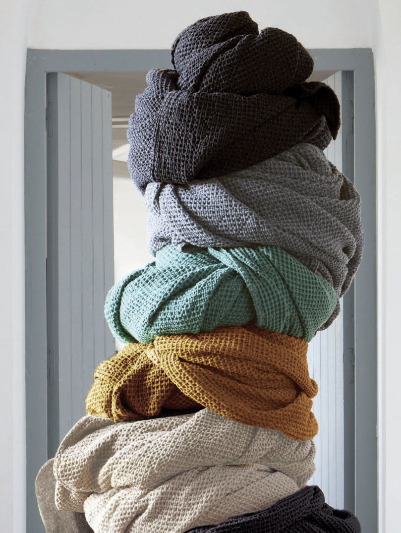 Large Maia Recycled Honeycomb Throw - Carbone
