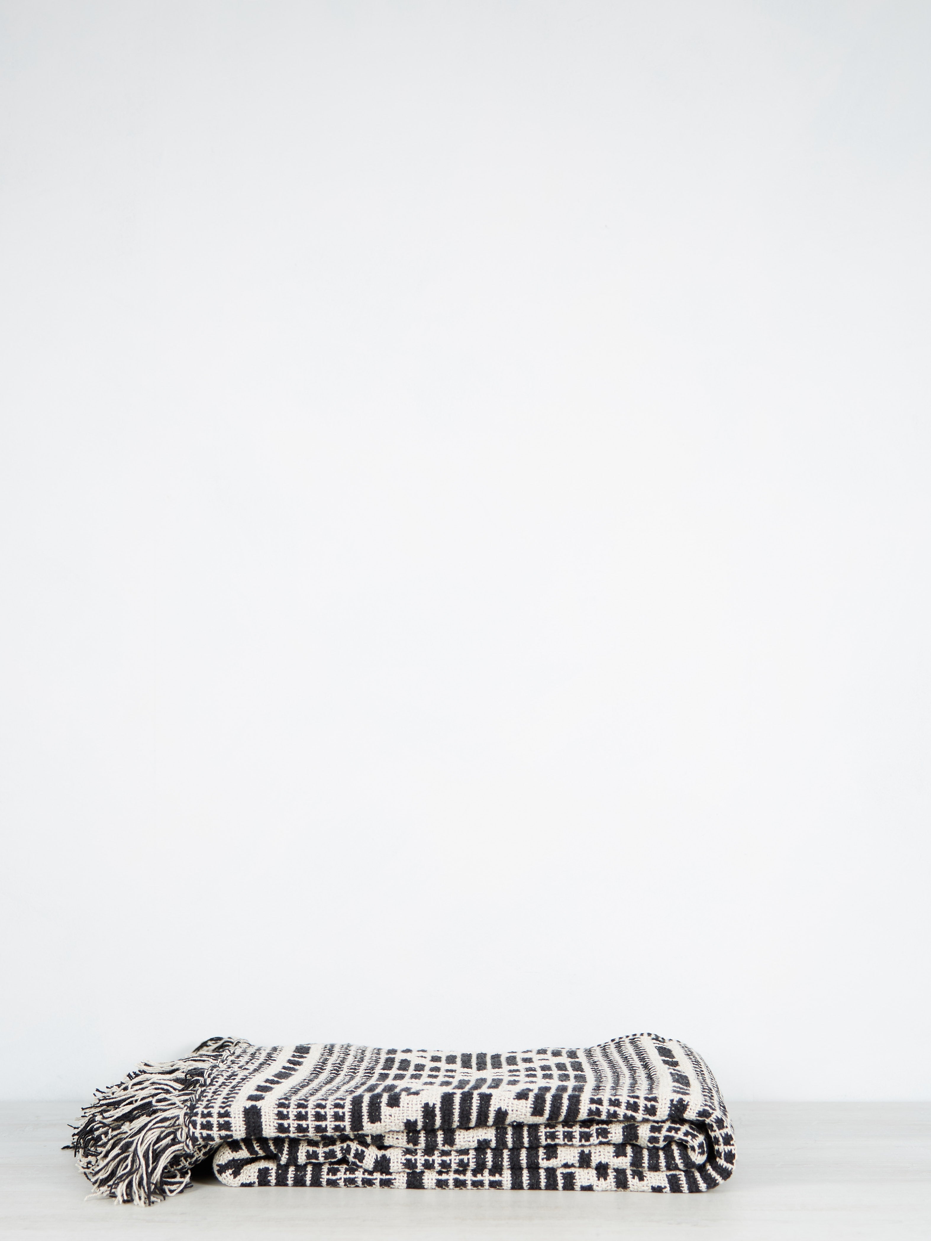 Gutte Black Printed Recycled Cotton Throw