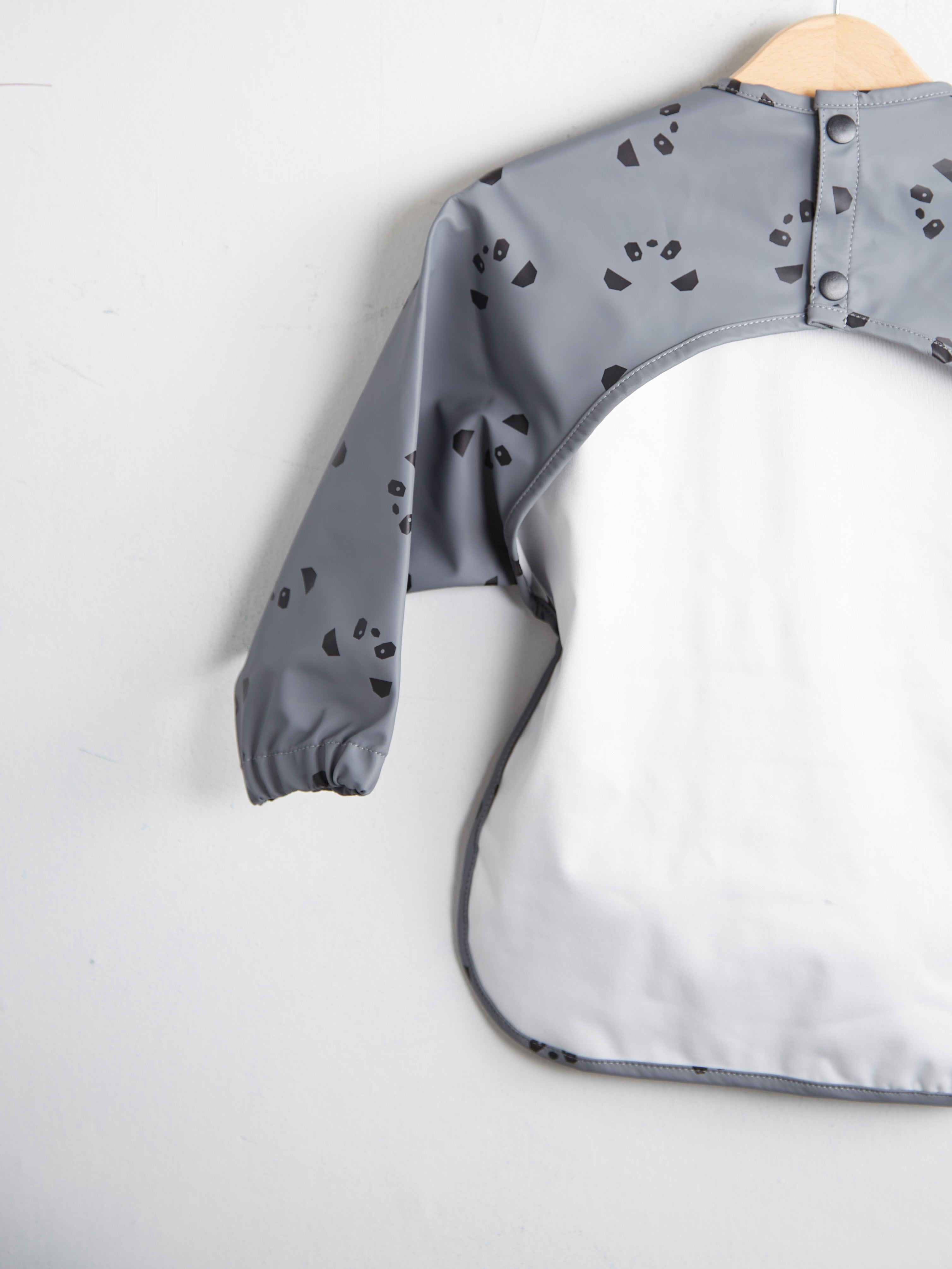 Merle Recycled Polyester Cape Bib in Stone Grey Panda