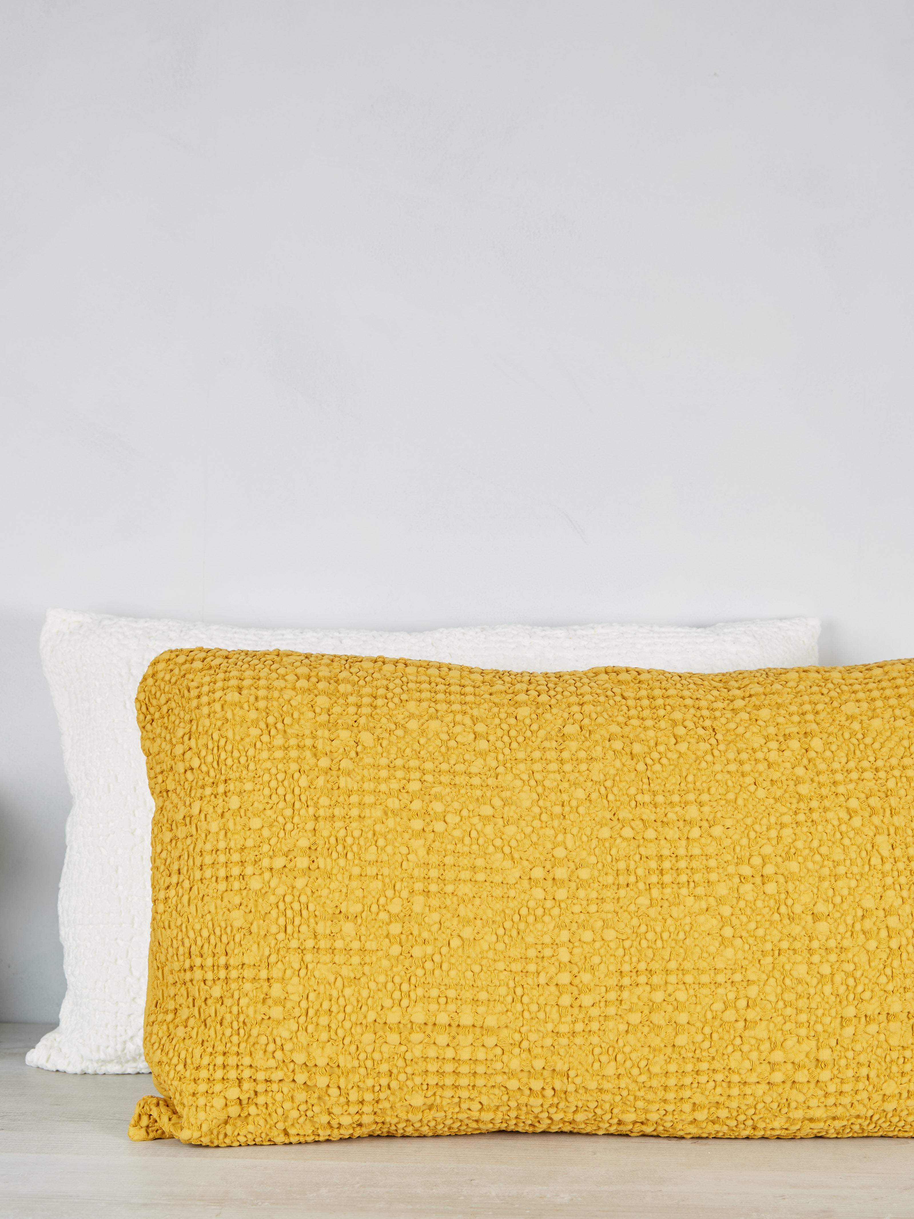 Tana Stonewashed Bed Cushion Mais