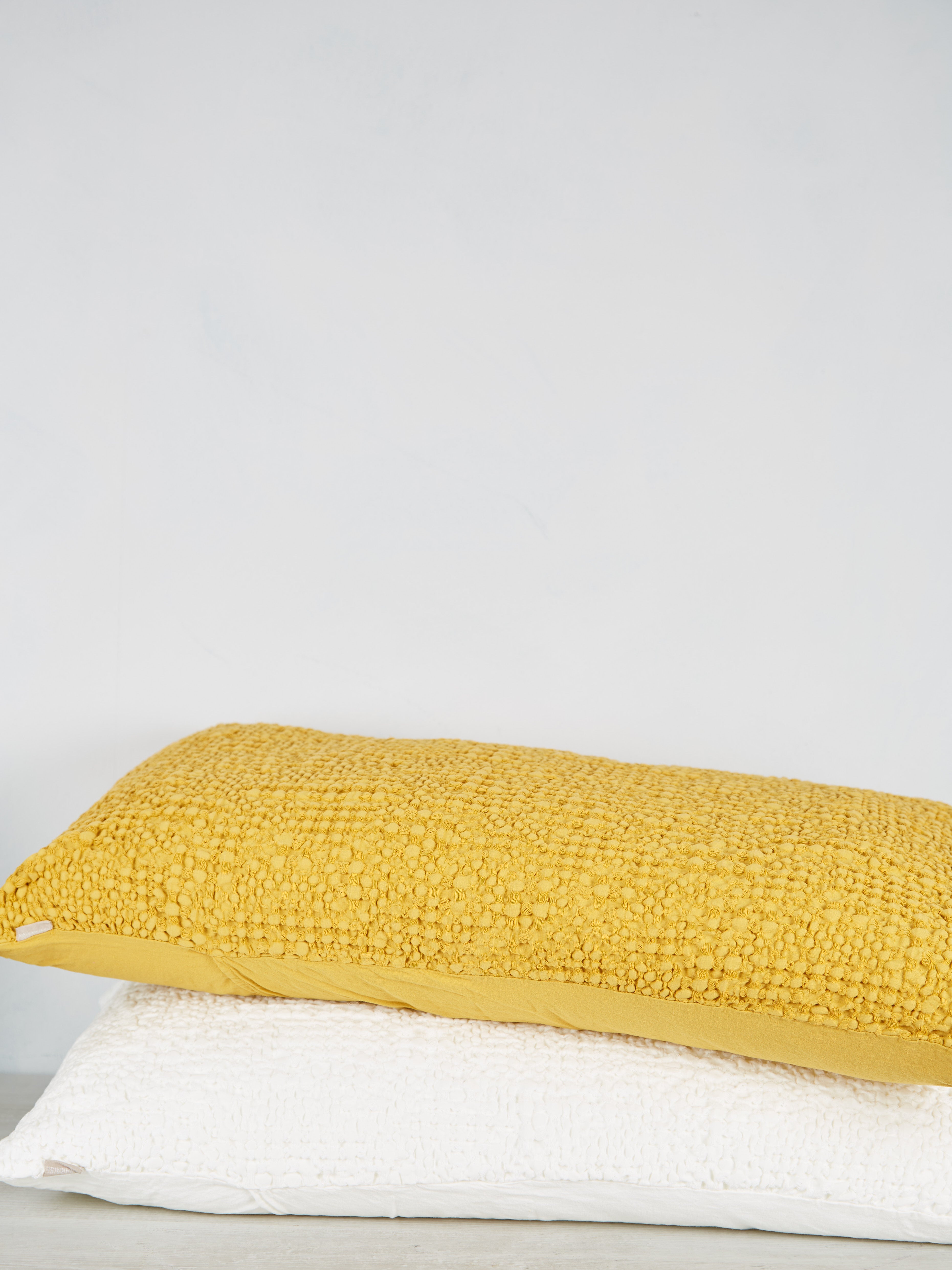 Tana Stonewashed Bed Cushion Mais