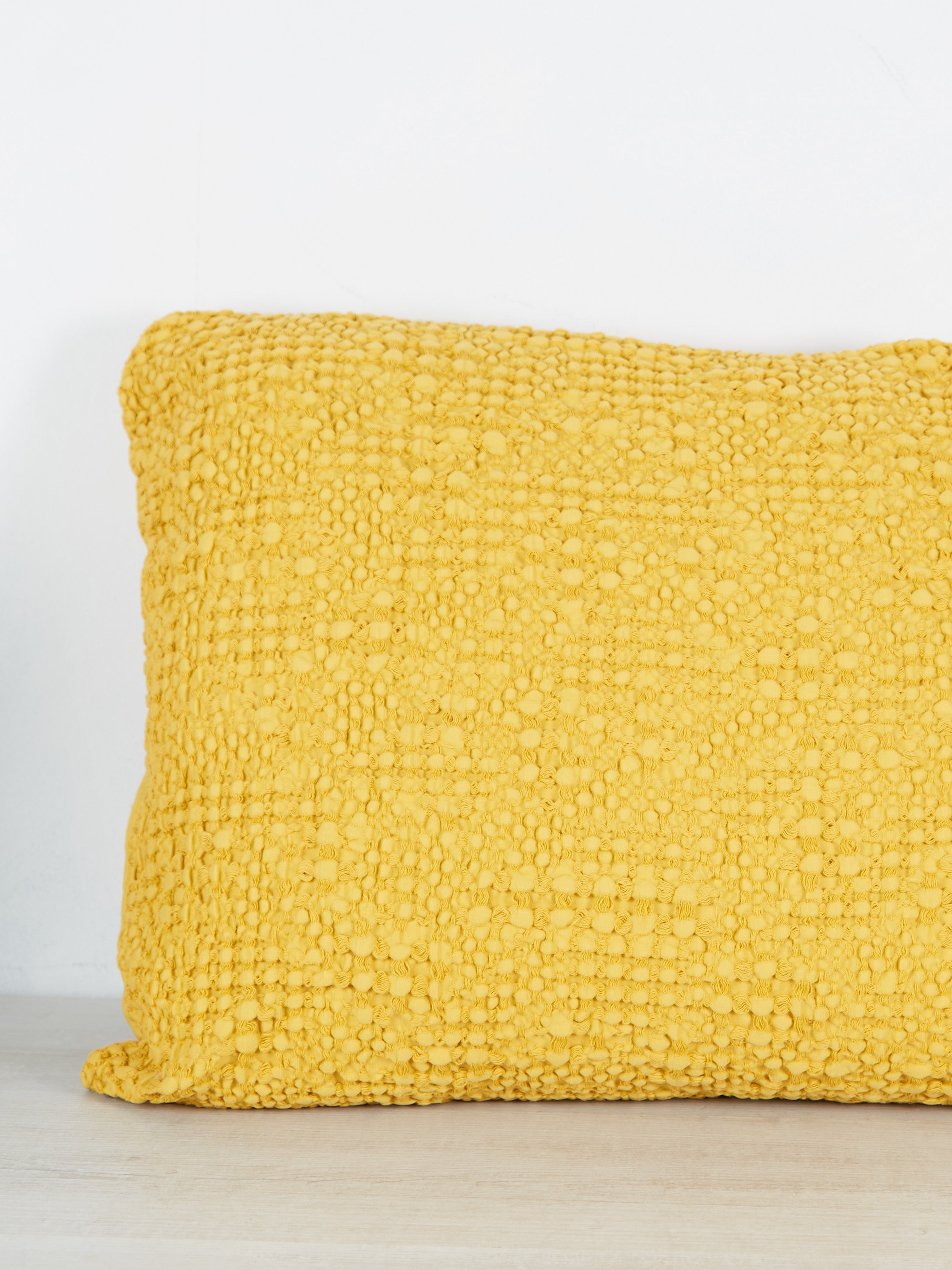 Tana Stonewashed Bed Cushion Mais