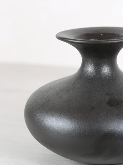 Lyndsay Round Shaped Ceramic Pot - Black