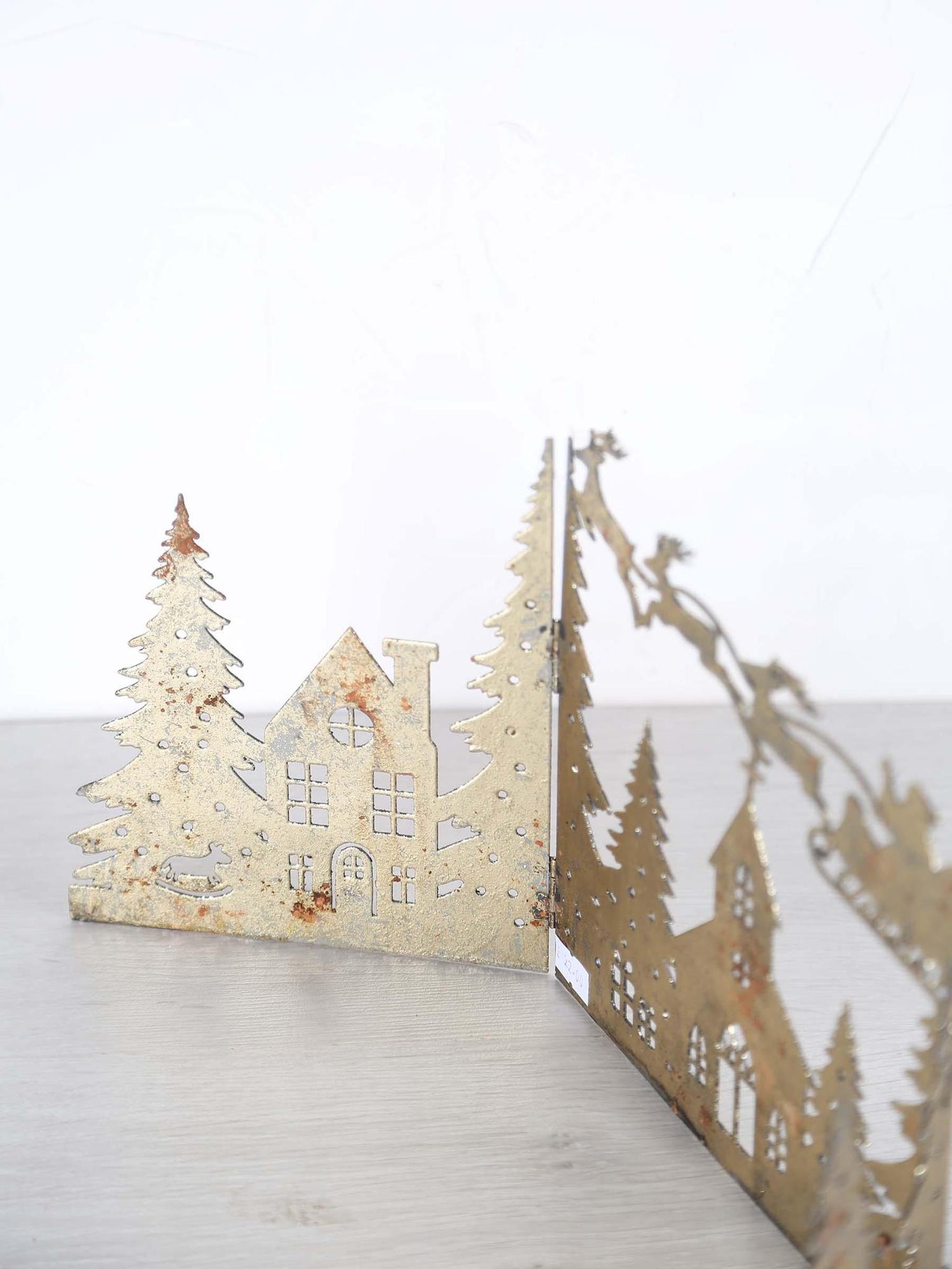 SANTA IN FLIGHT DECO Brass Ornament Stand