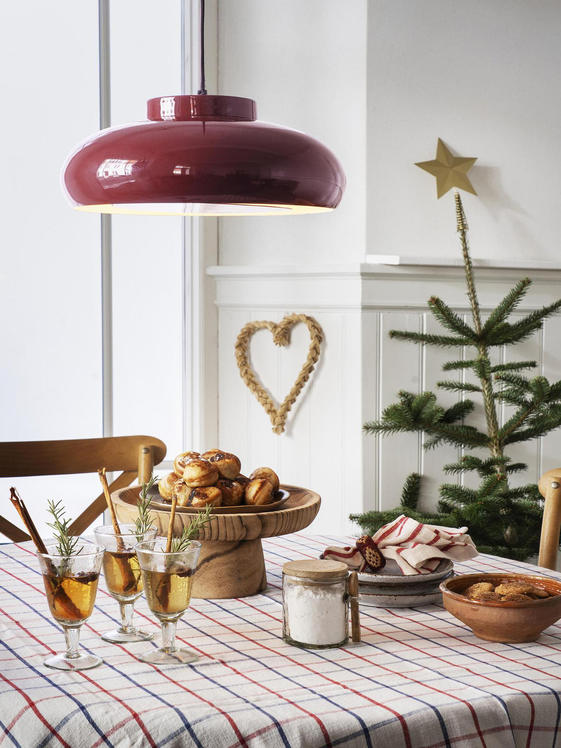 Wooden pedestal tray