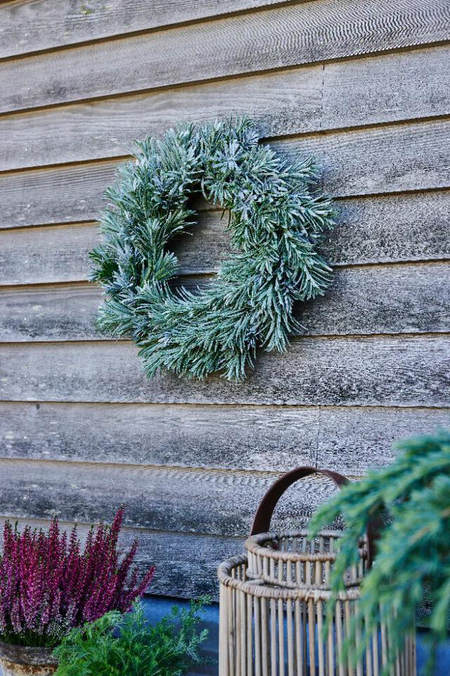 Vintia wreath - 40X40X8 cm - Shaded Green &amp; Off White