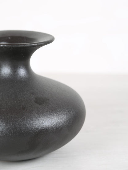 Lyndsay Round Shaped Ceramic Pot - Black
