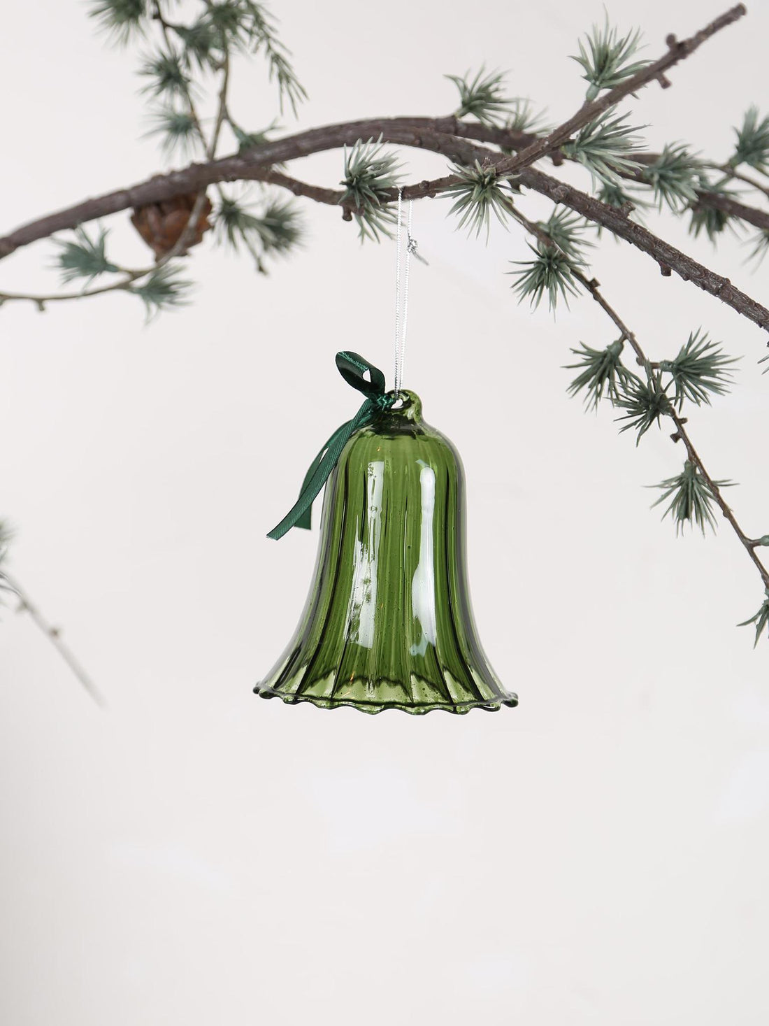 MOSS RIBBON GLASS BELL