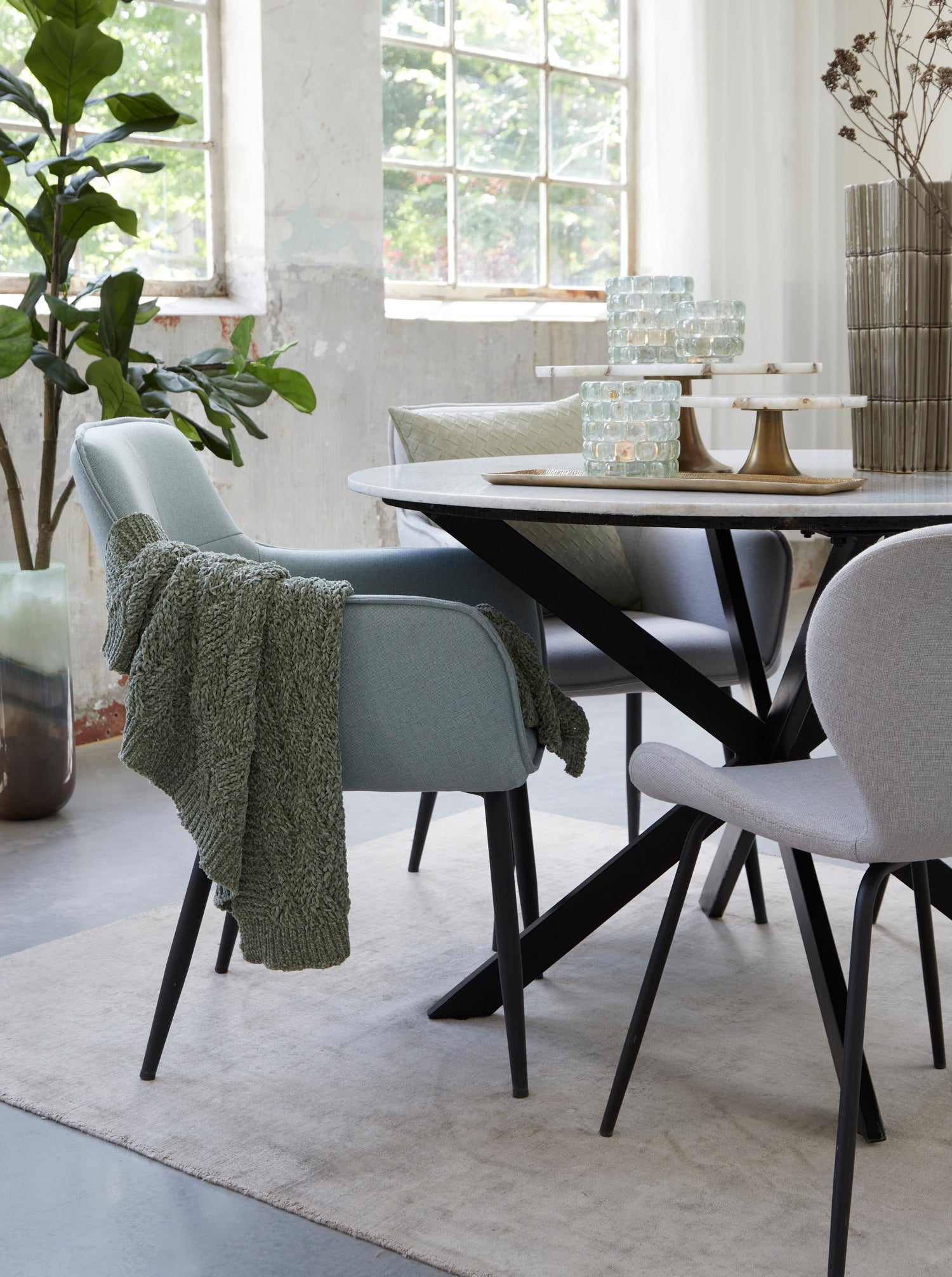 Tomochi Marble Dining Table - White/Black