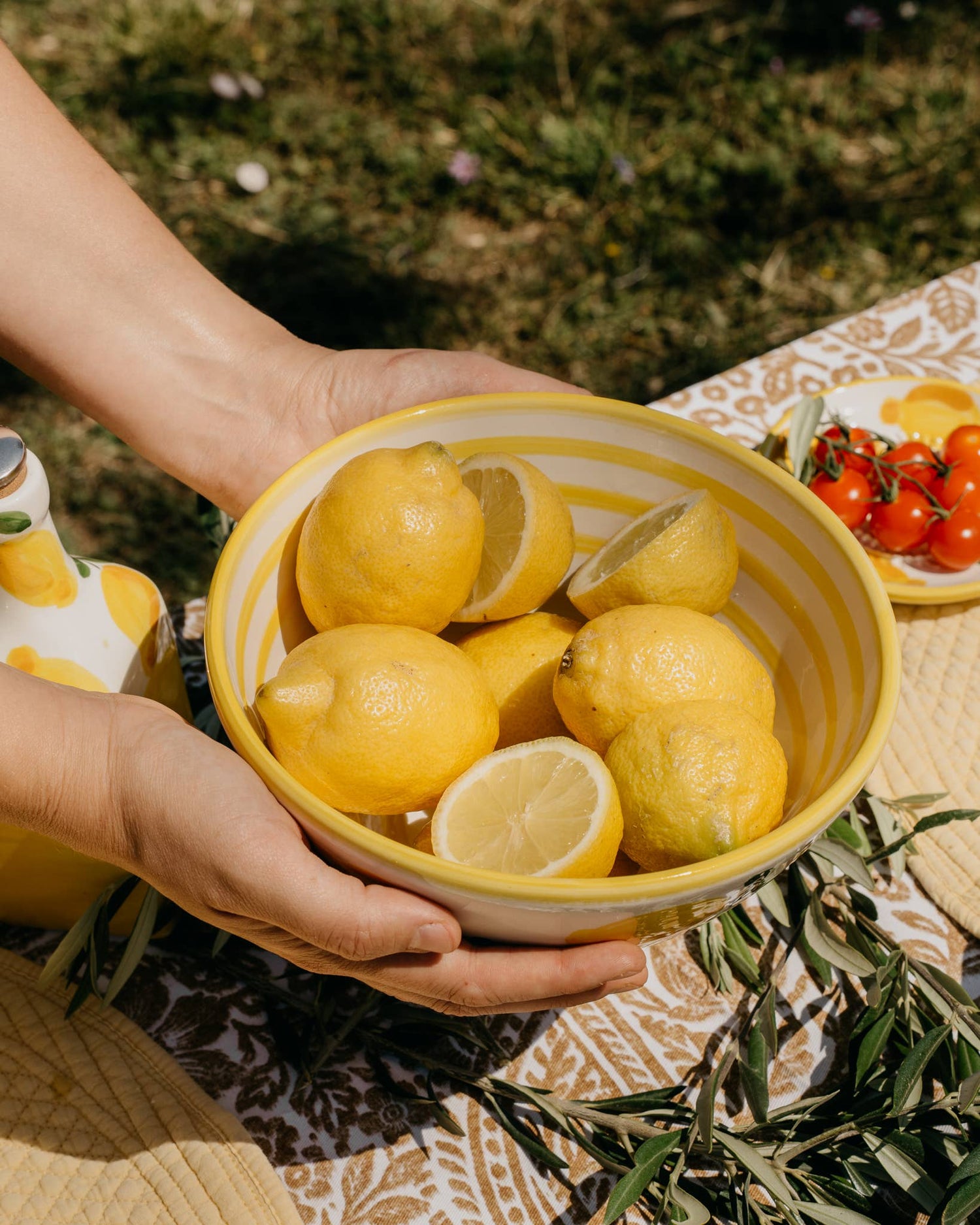 Ceramic Salad Bowl 1.5 L - 21 cm - Yellow &amp; White - Lemon