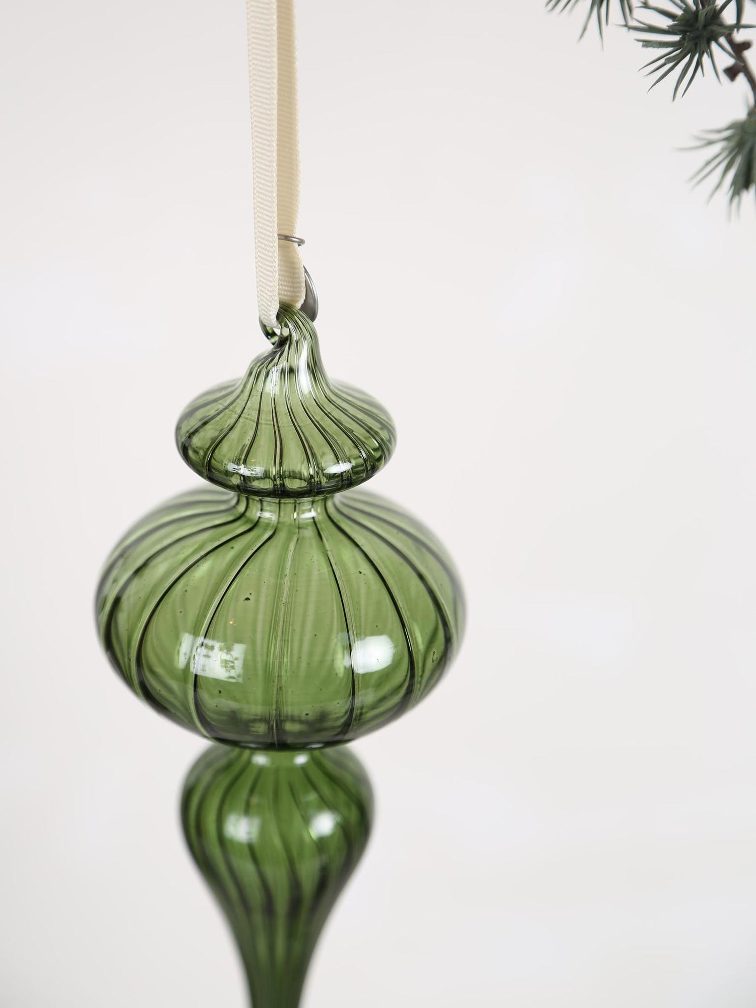 Glosille Pinnacle ornament - Green