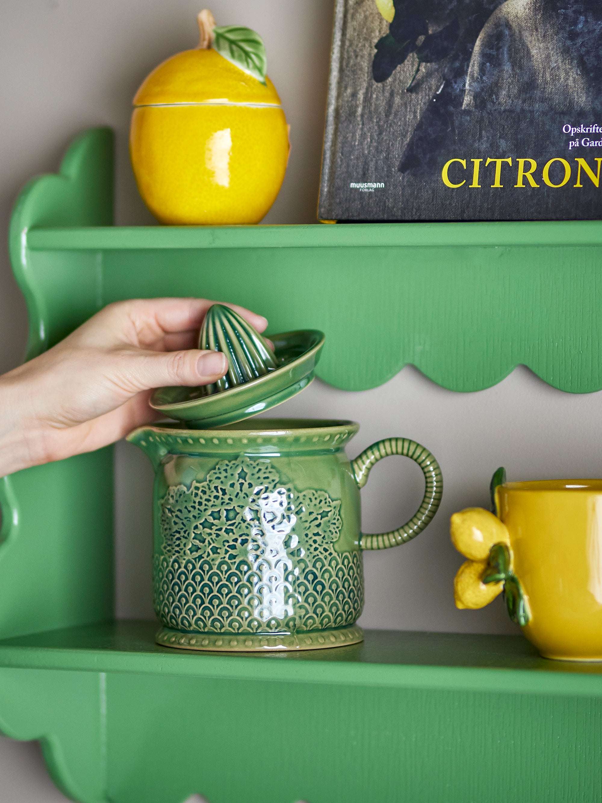 Liselu Lemon Juicer - Sage Green - Stoneware