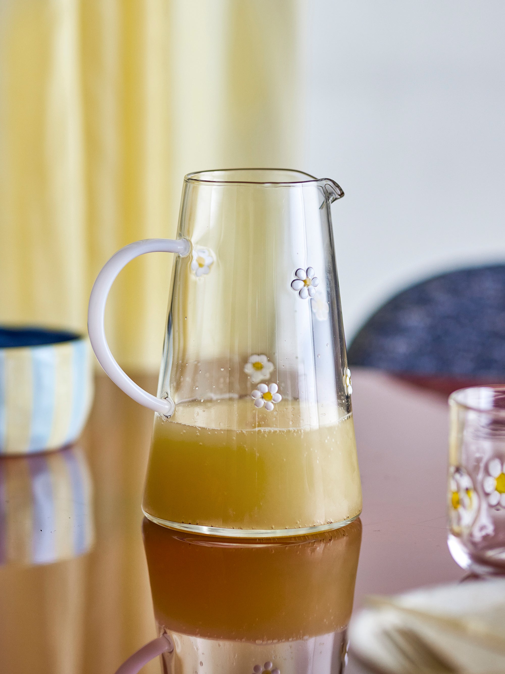 Buzz Jug - Clear Daisy Patterned