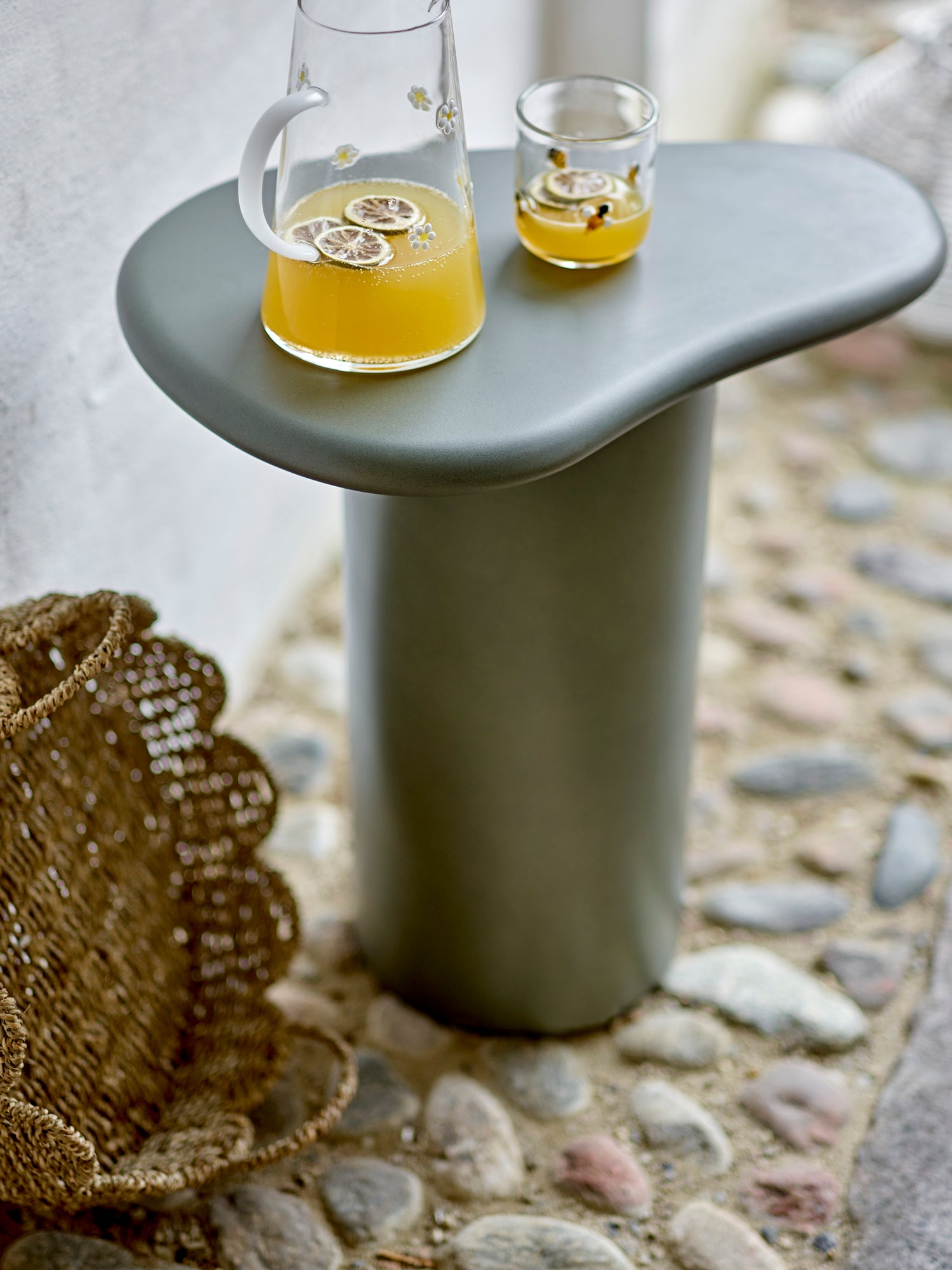 Buzz Jug - Clear Daisy Patterned