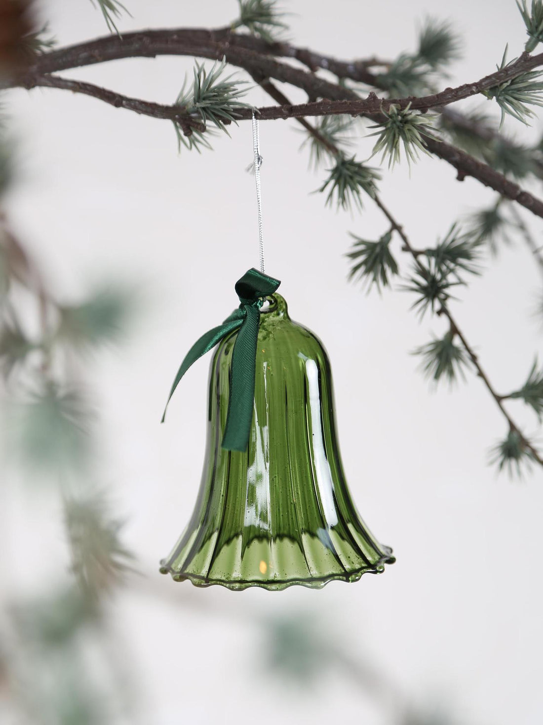 MOSS RIBBON GLASS BELL