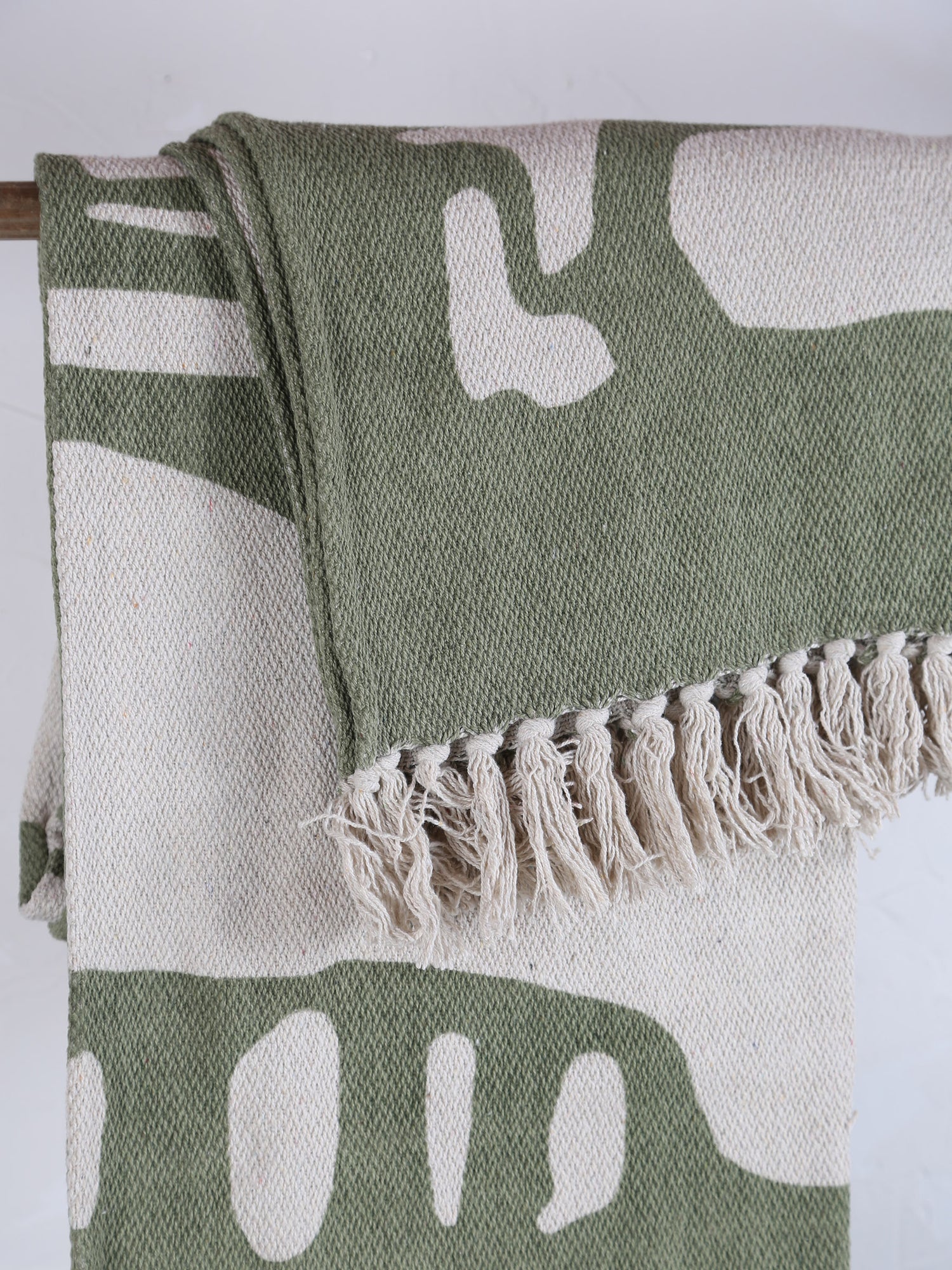 Dalmine Throw - Flowing Print - Recycled Cotton - Warm Green