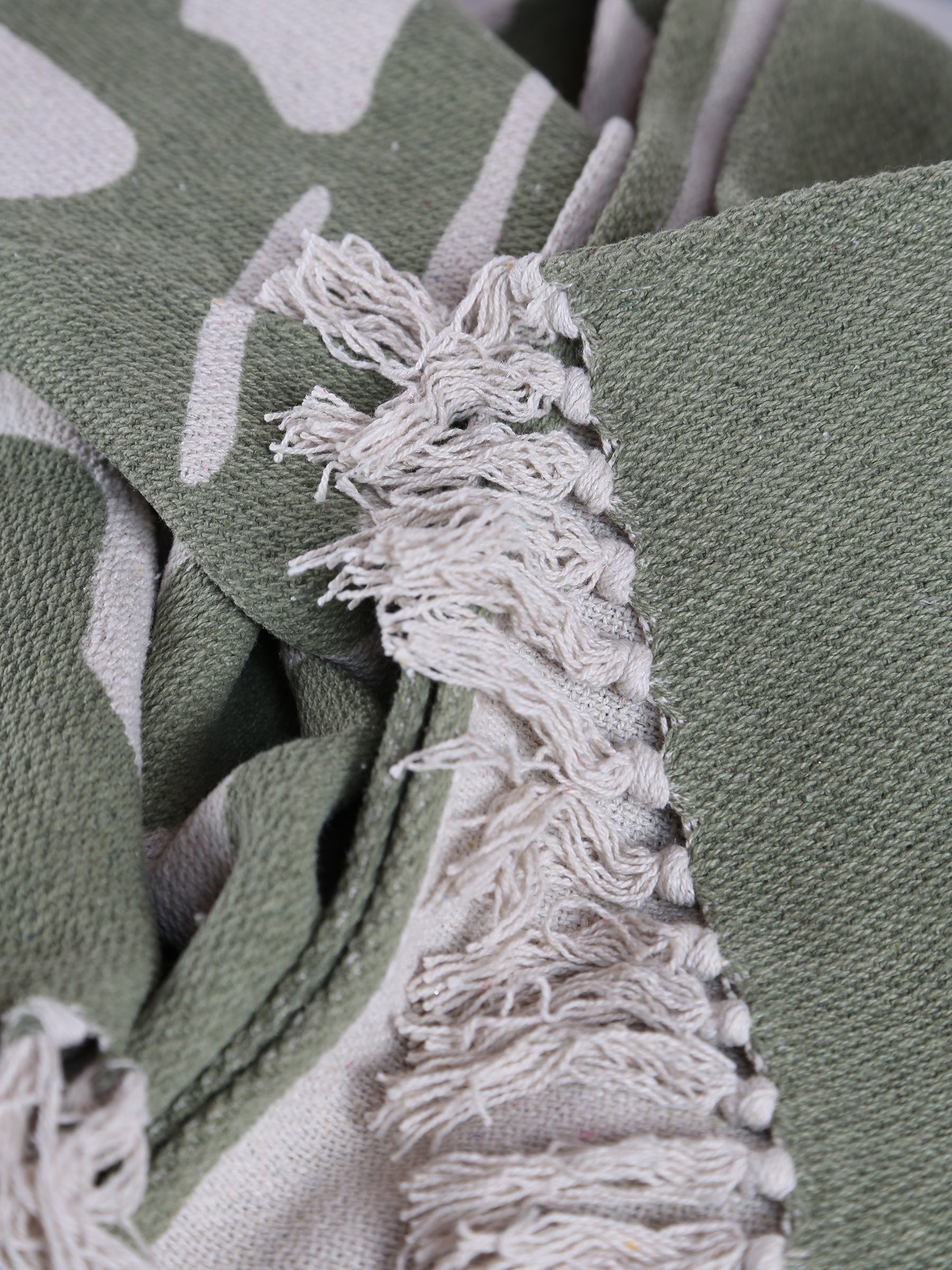 Dalmine Throw - Flowing Print - Recycled Cotton - Warm Green
