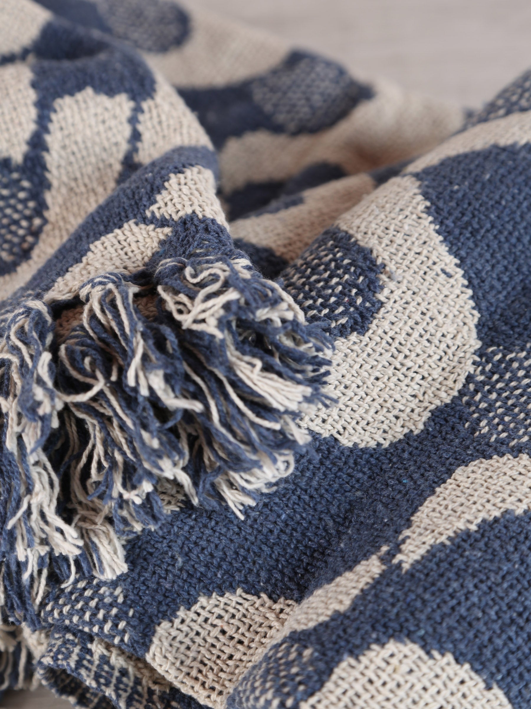 Santena Throw - Flowing Print - Recycled Cotton - Deep Blue, Neutral
