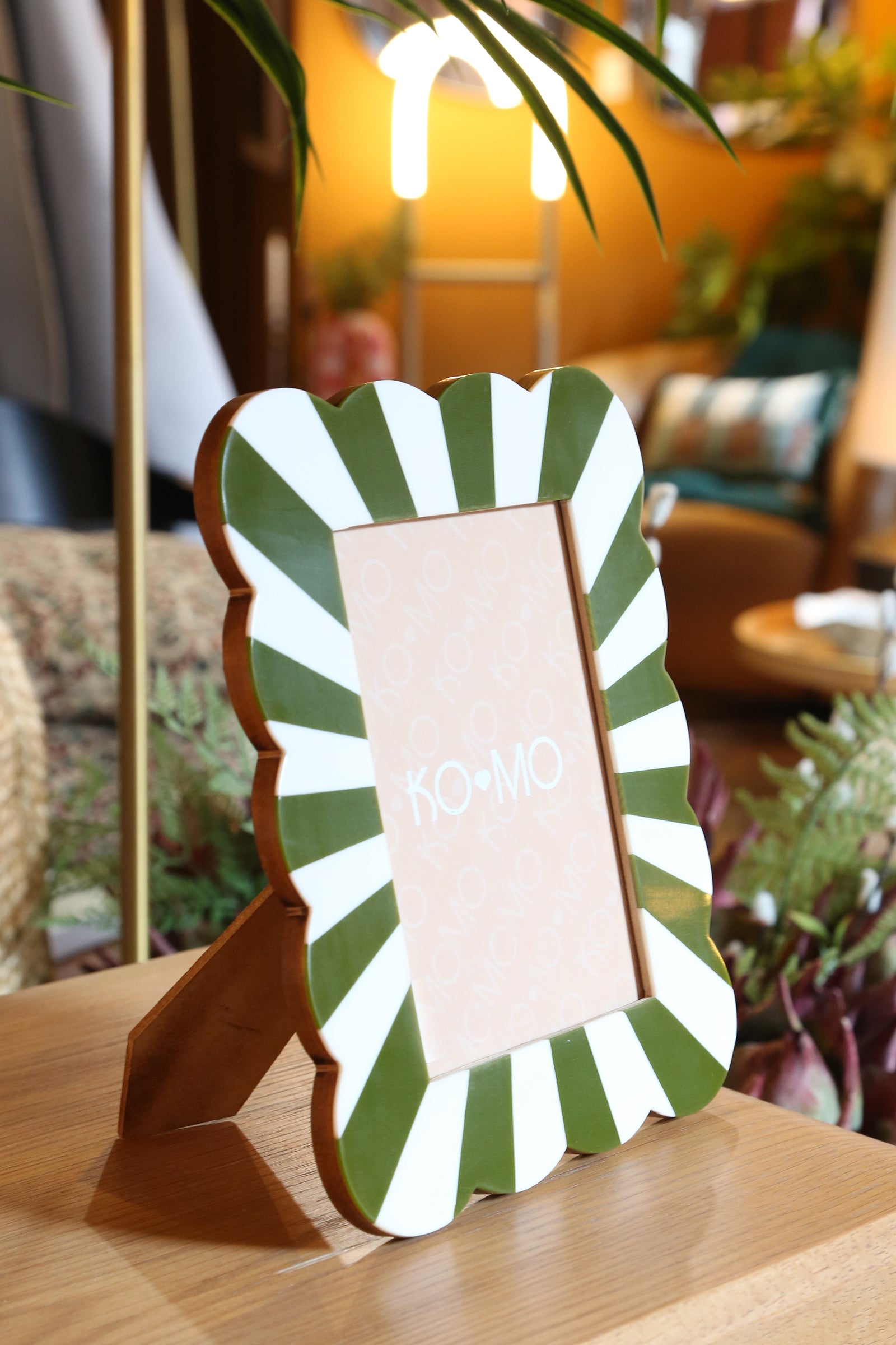 Green &amp; White Scallop Photo Frame - 5x7 Inch