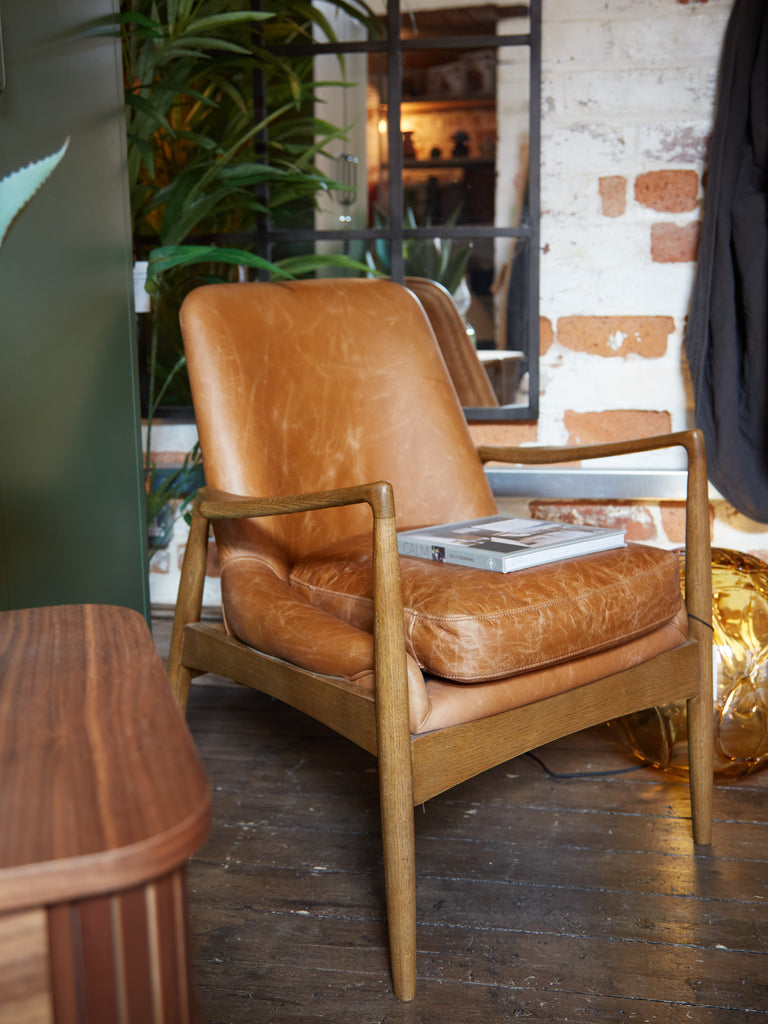 Classic leather lounge chair store